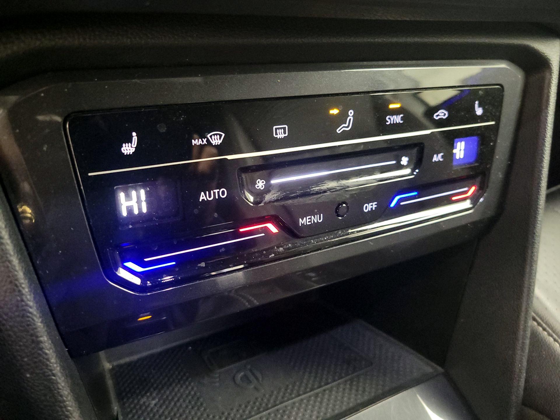 Thumbnail: 2022 Volkswagen Tiguan - 16