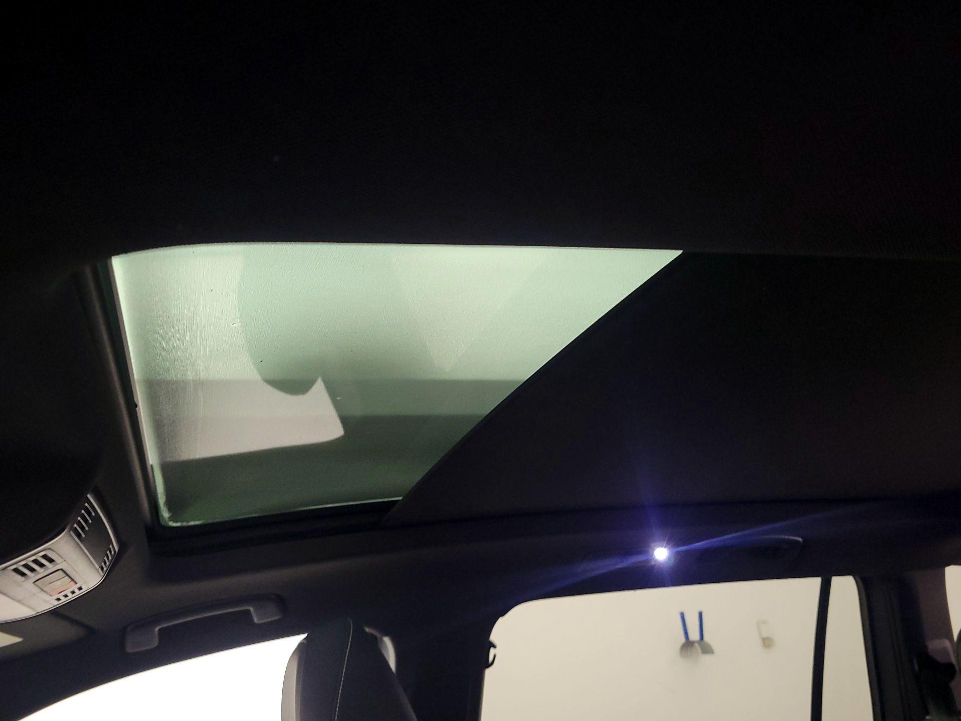 Thumbnail: 2022 Volkswagen Tiguan - 19