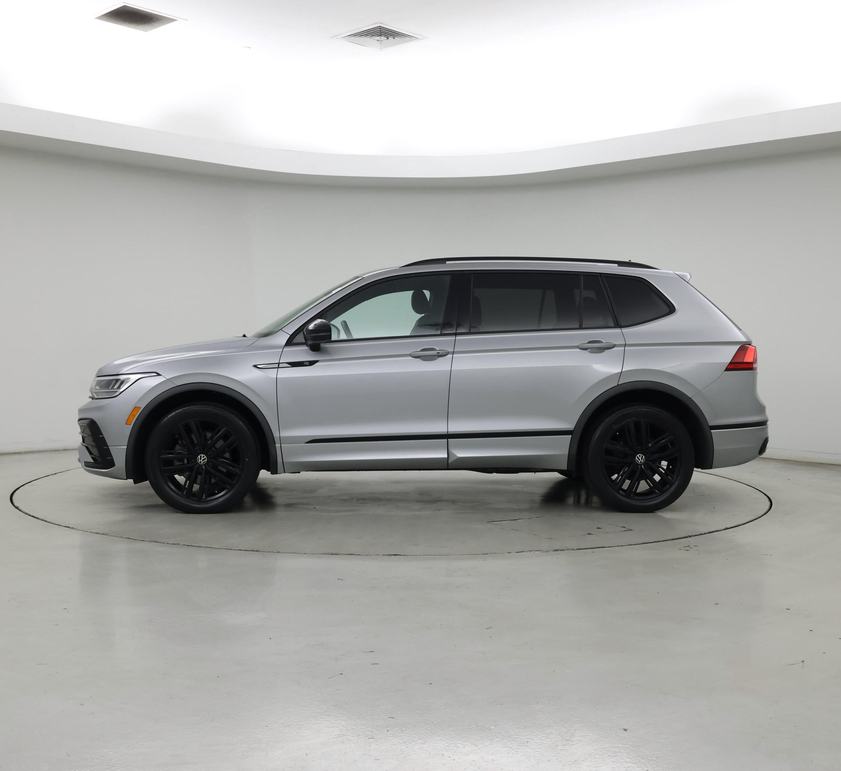 Thumbnail: 2022 Volkswagen Tiguan - 3