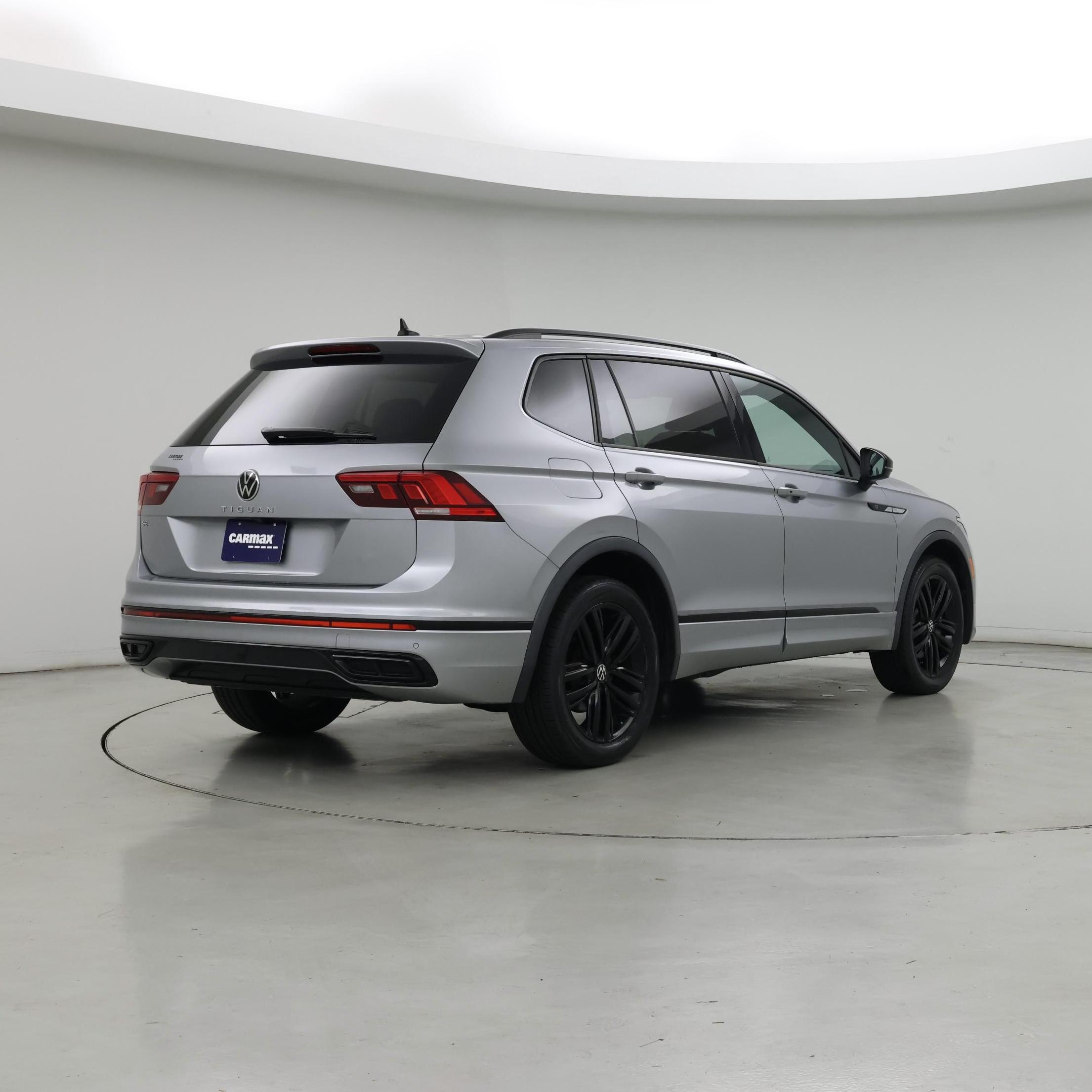 Thumbnail: 2022 Volkswagen Tiguan - 8