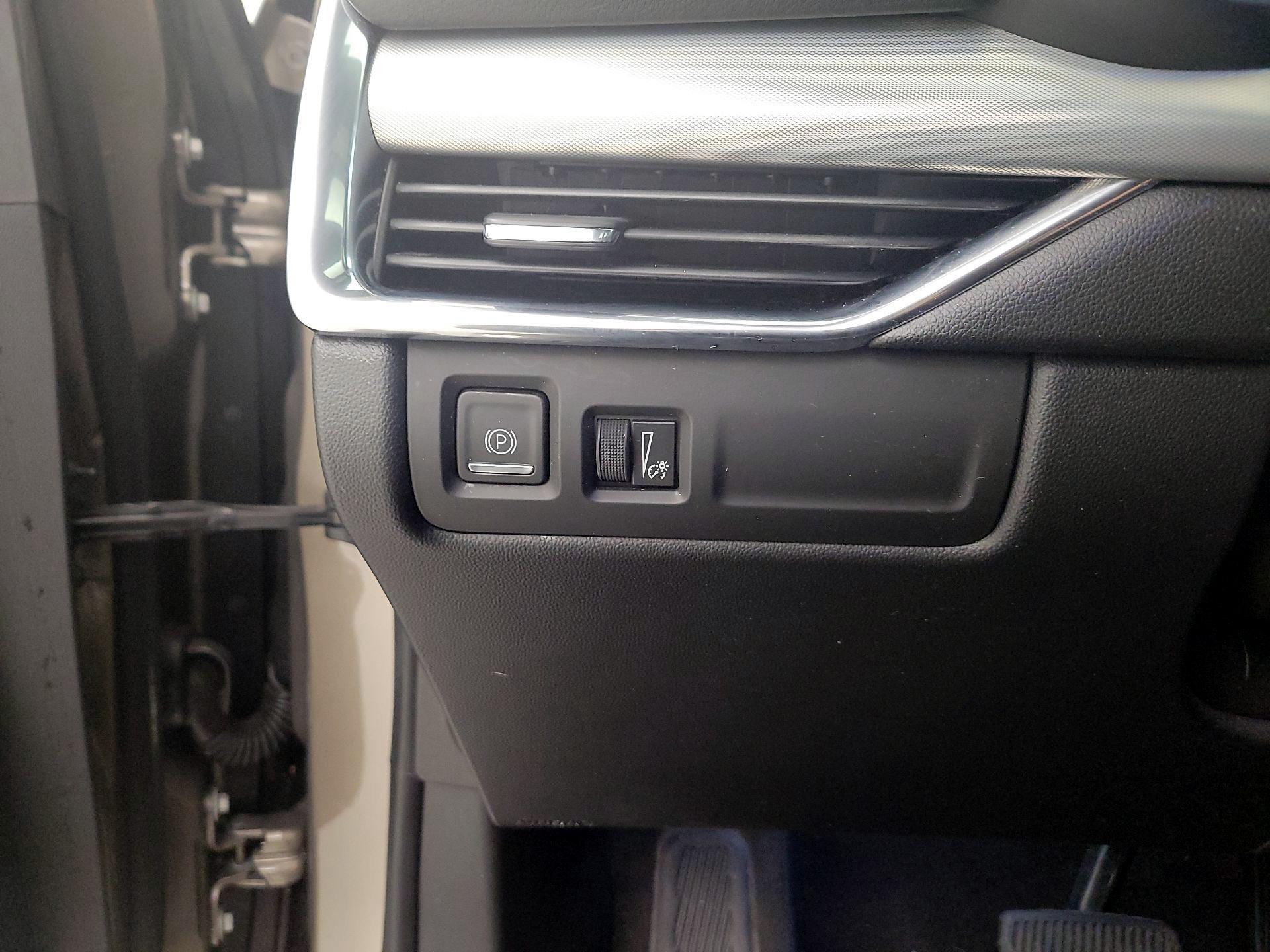 Thumbnail: 2020 Cadillac XT4 - 13