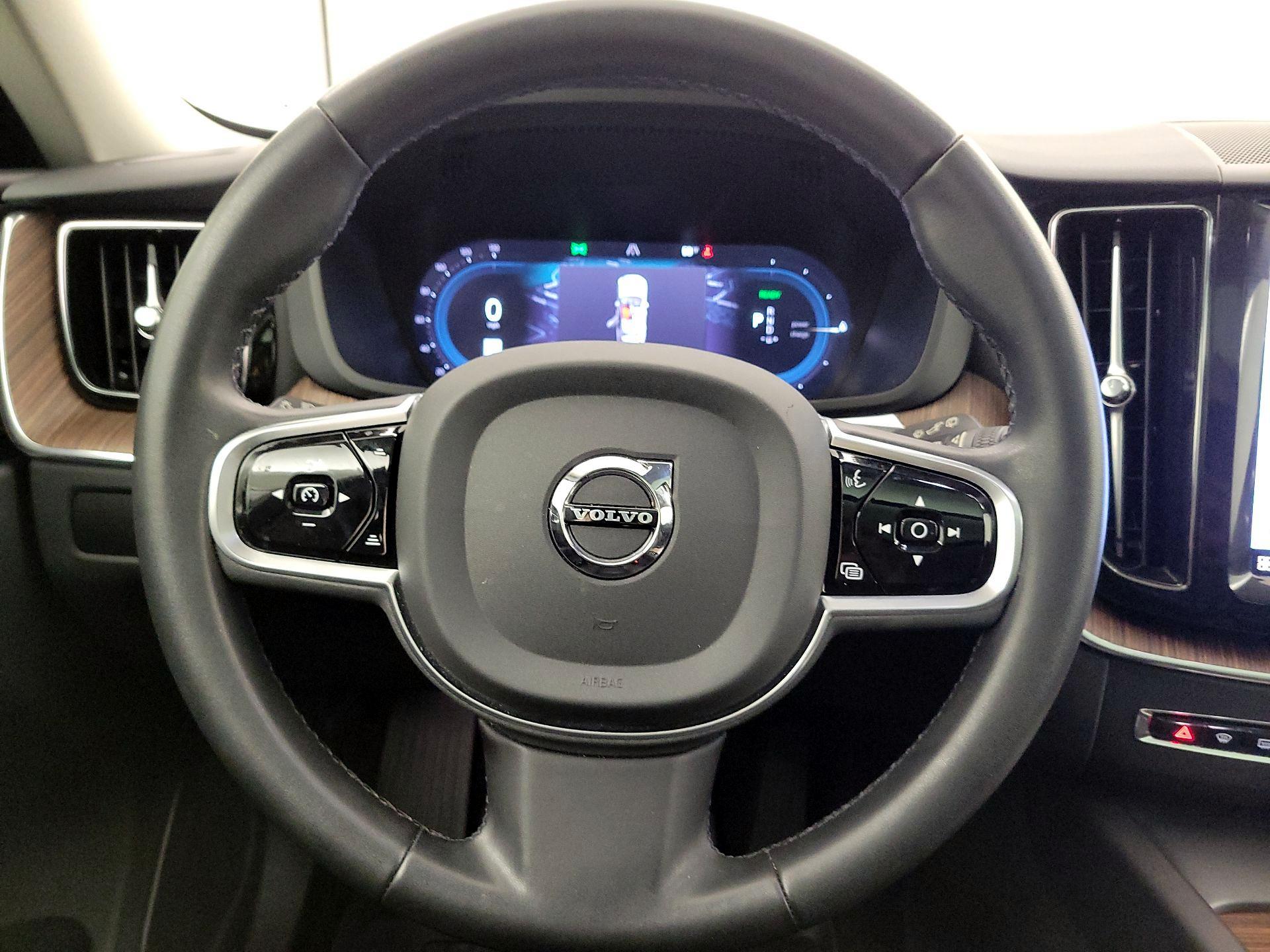 Thumbnail: 2023 Volvo XC60 - 10