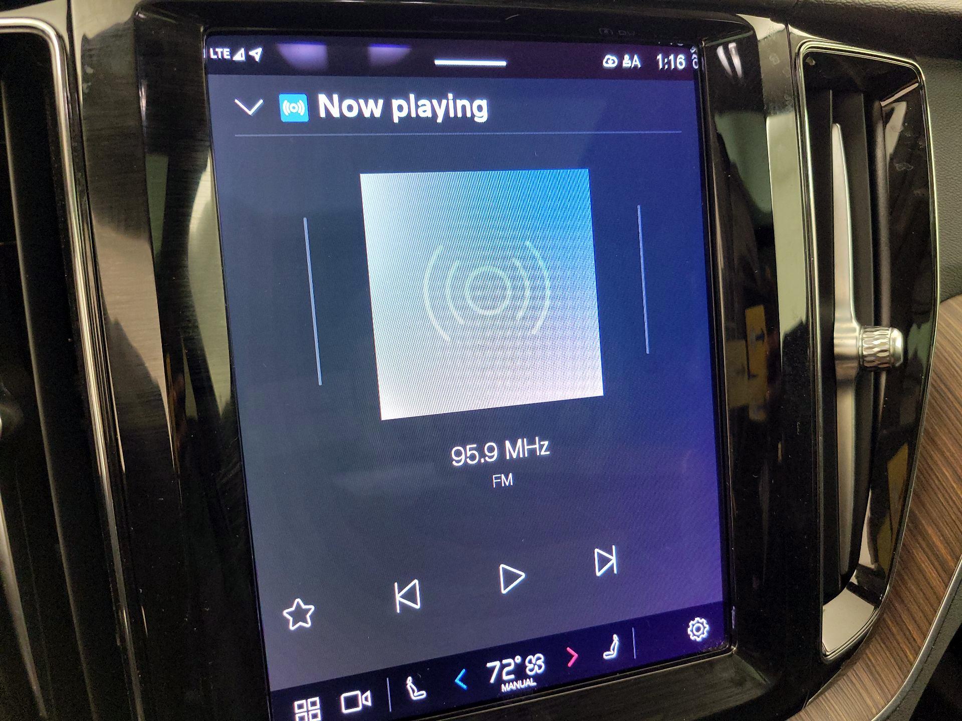 Thumbnail: 2023 Volvo XC60 - 16