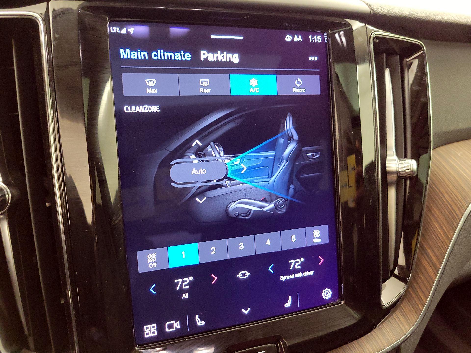 Thumbnail: 2023 Volvo XC60 - 17