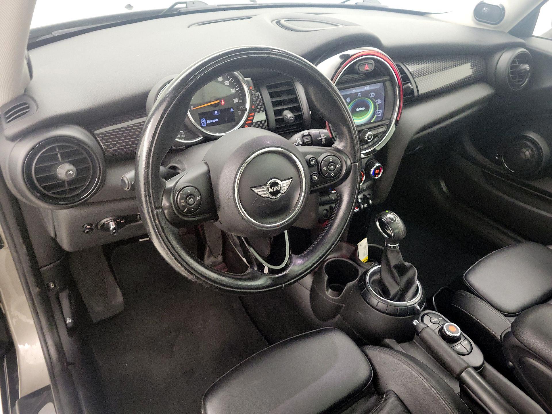 Thumbnail: 2017 MINI Cooper Hardtop - 9