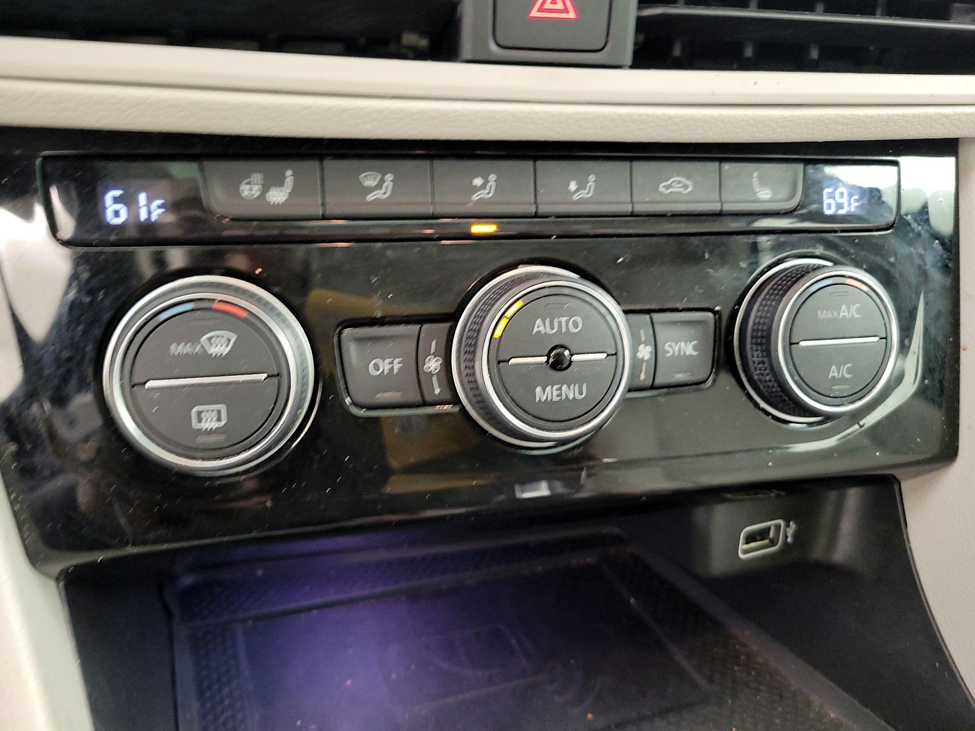 Thumbnail: 2020 Volkswagen Jetta - 16