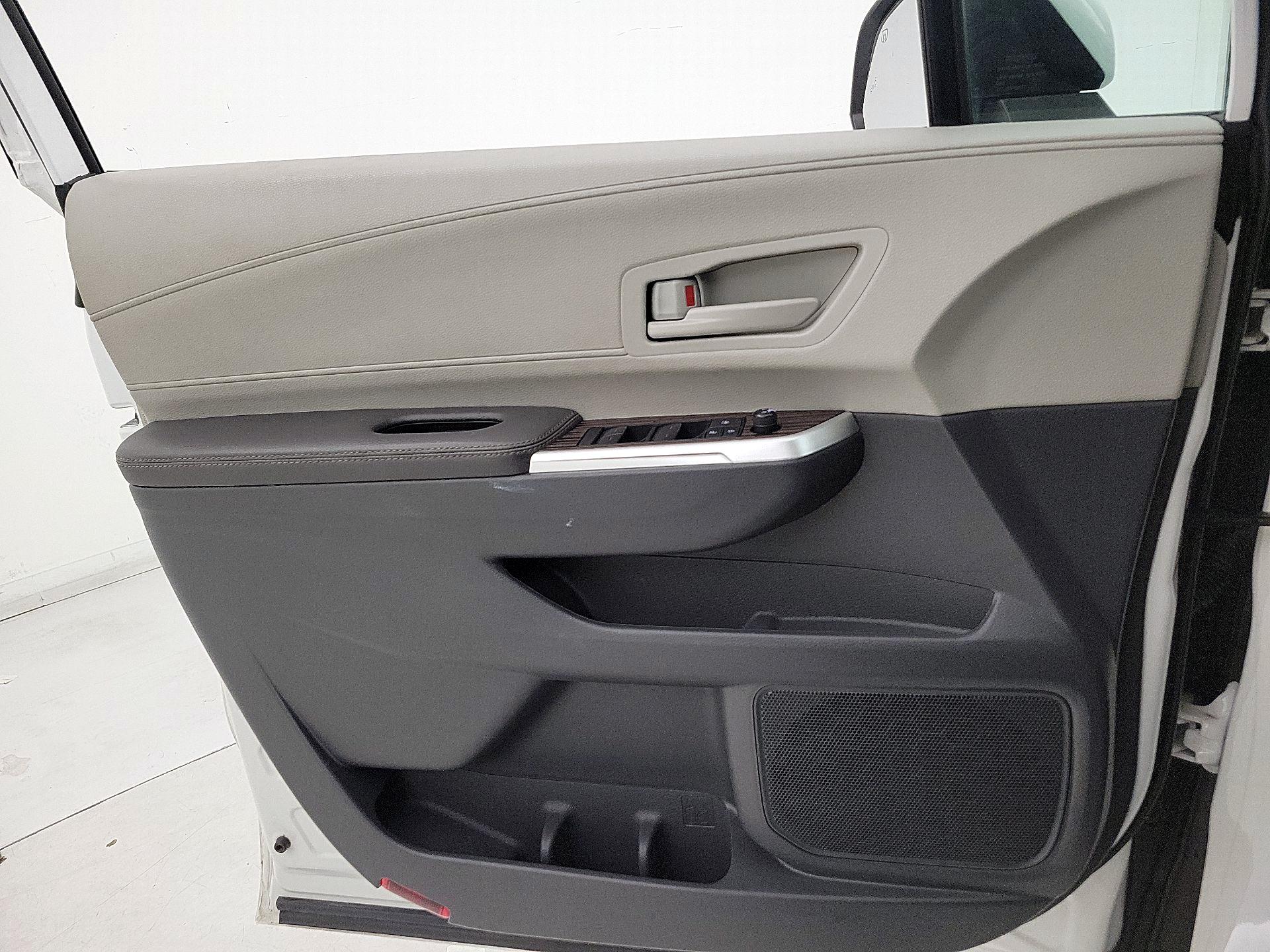 Thumbnail: 2024 Toyota Sienna - 10