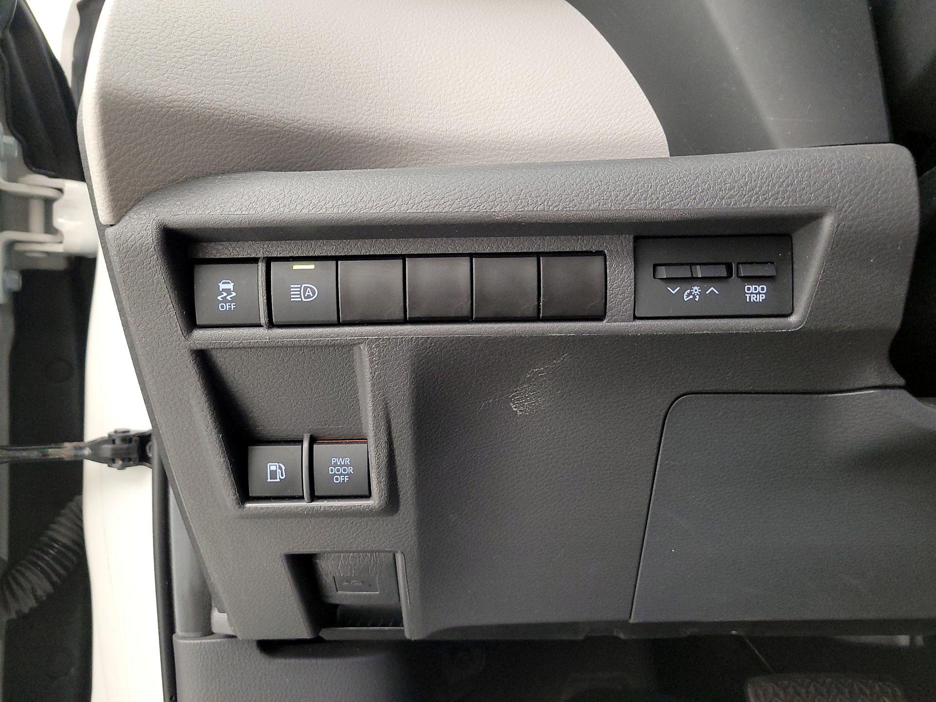 Thumbnail: 2024 Toyota Sienna - 11