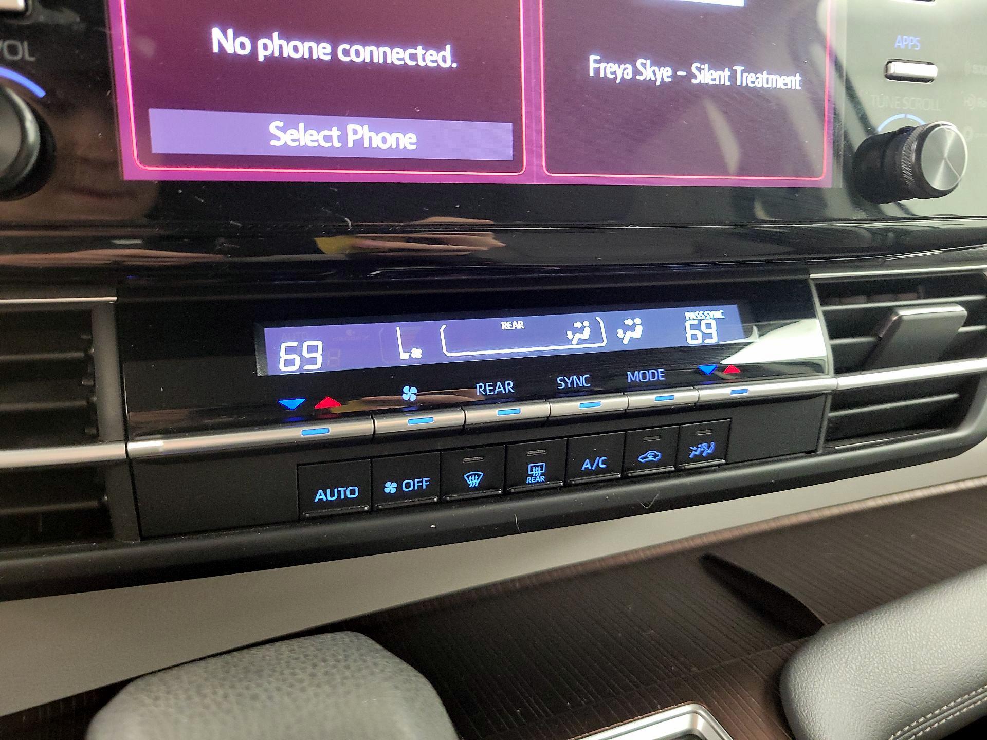 Thumbnail: 2024 Toyota Sienna - 15