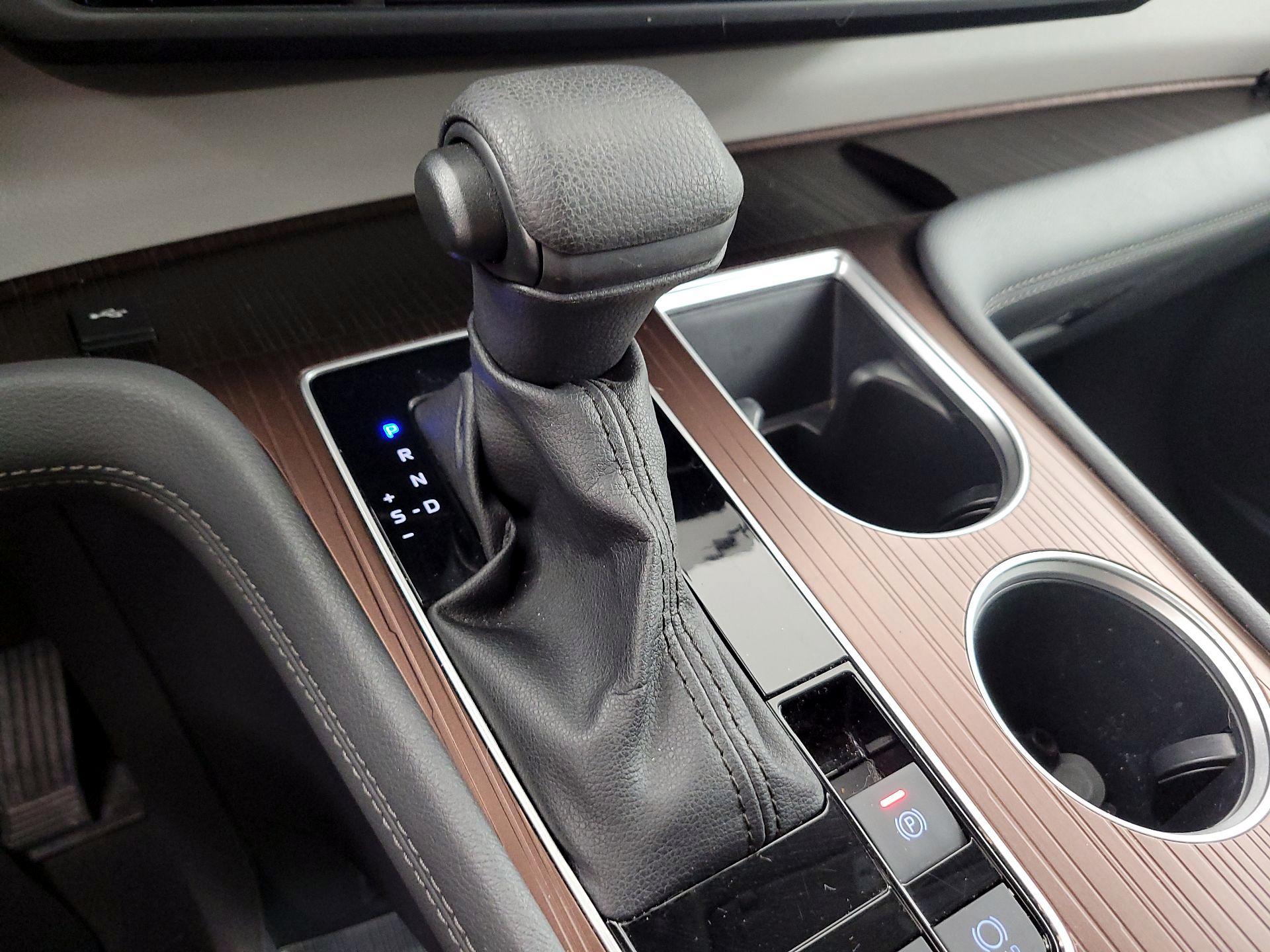 Thumbnail: 2024 Toyota Sienna - 16