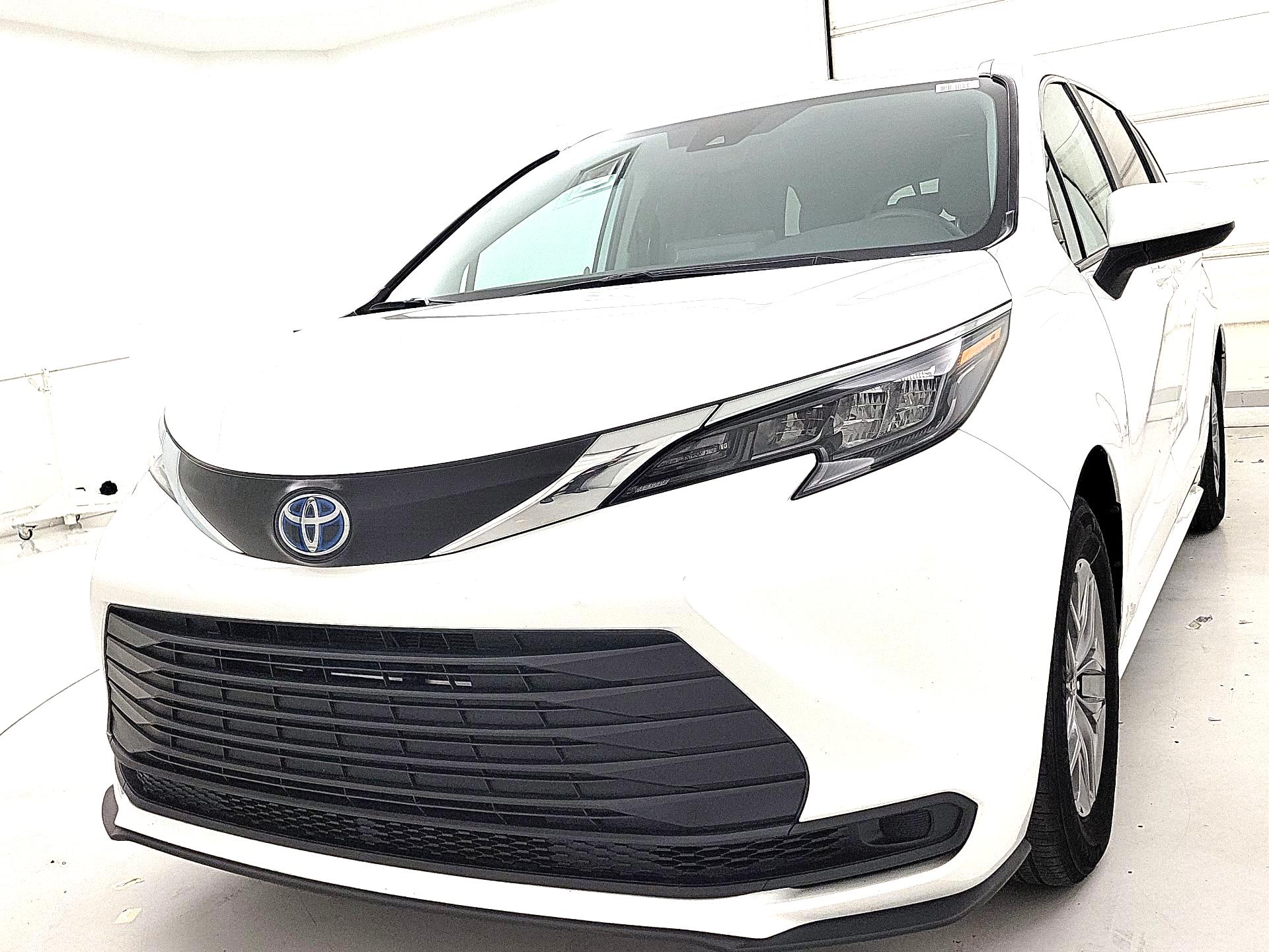 Thumbnail: 2024 Toyota Sienna - 3