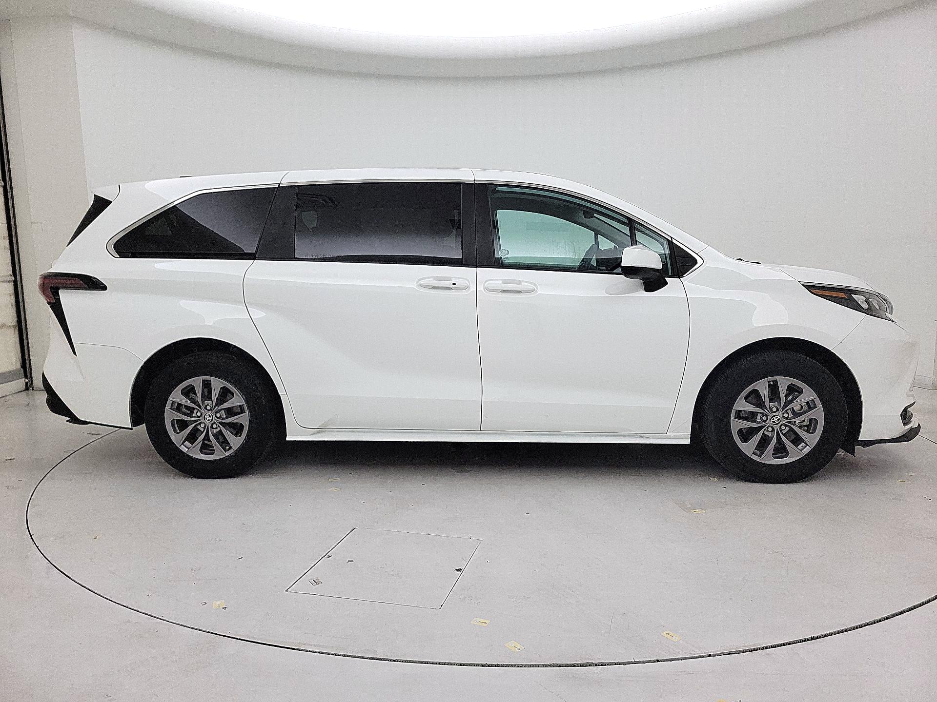 Thumbnail: 2024 Toyota Sienna - 4