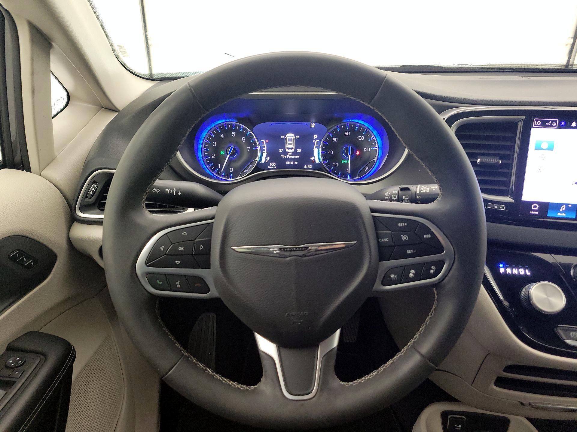 Thumbnail: 2023 Chrysler Pacifica - 10