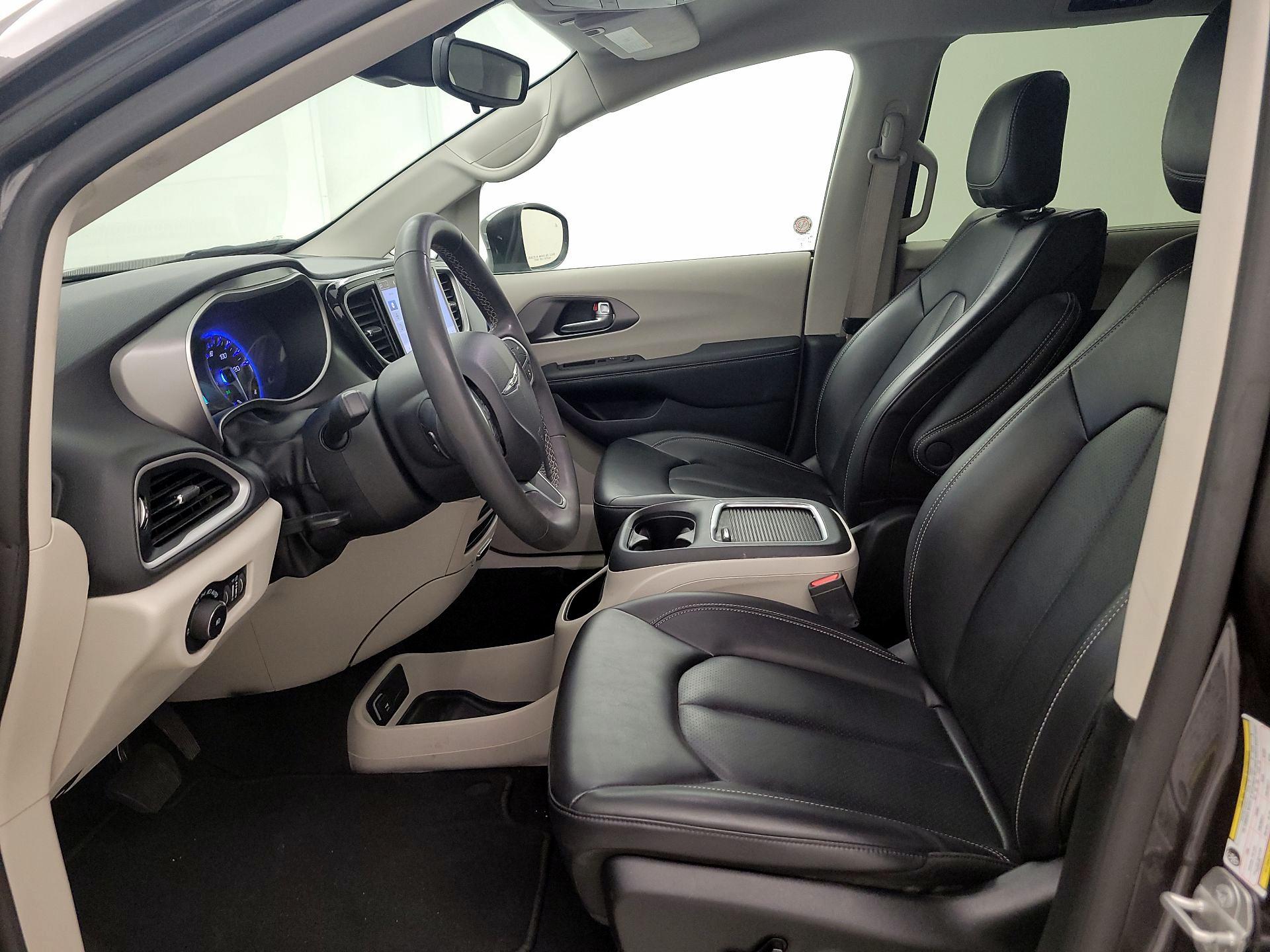 Thumbnail: 2023 Chrysler Pacifica - 11