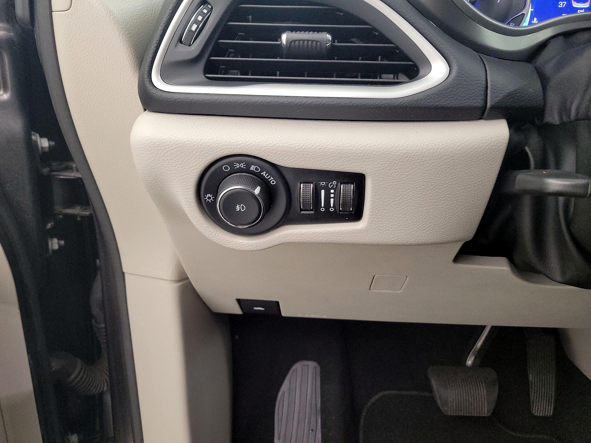 Thumbnail: 2023 Chrysler Pacifica - 13