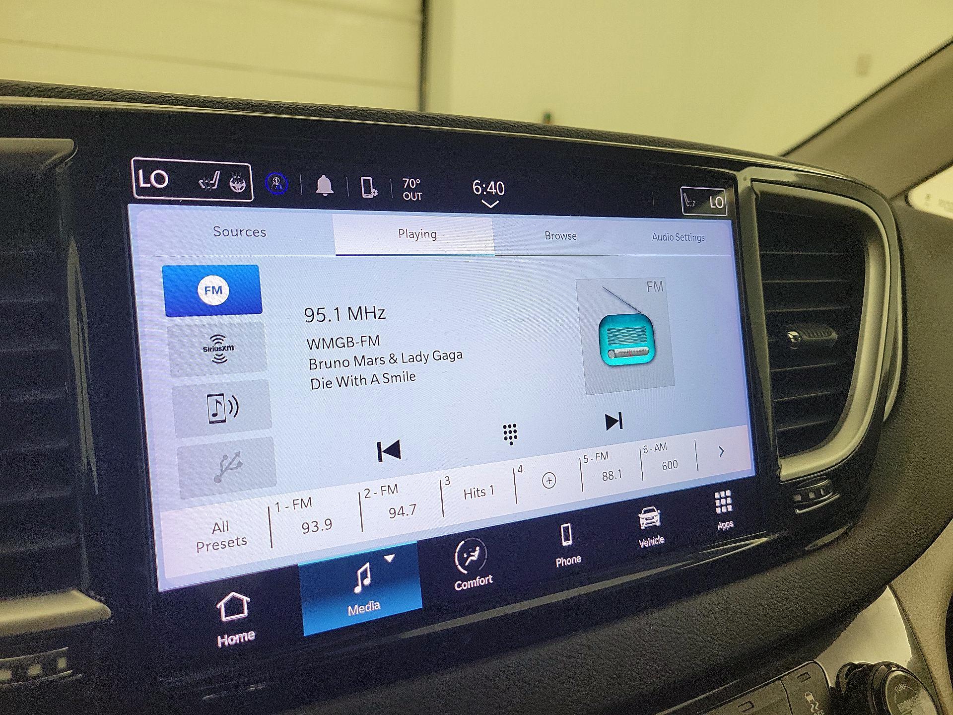 Thumbnail: 2023 Chrysler Pacifica - 15