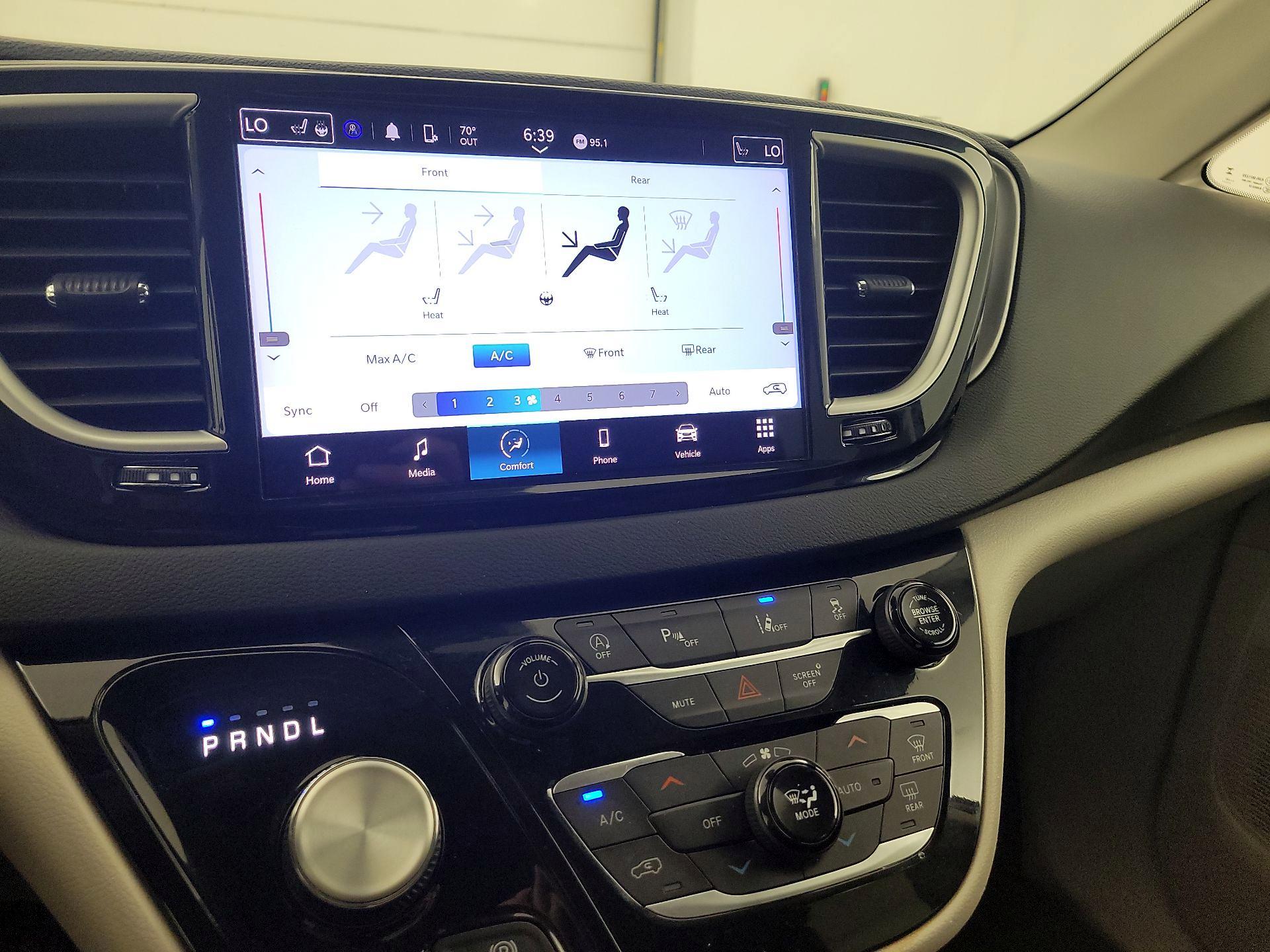 Thumbnail: 2023 Chrysler Pacifica - 16