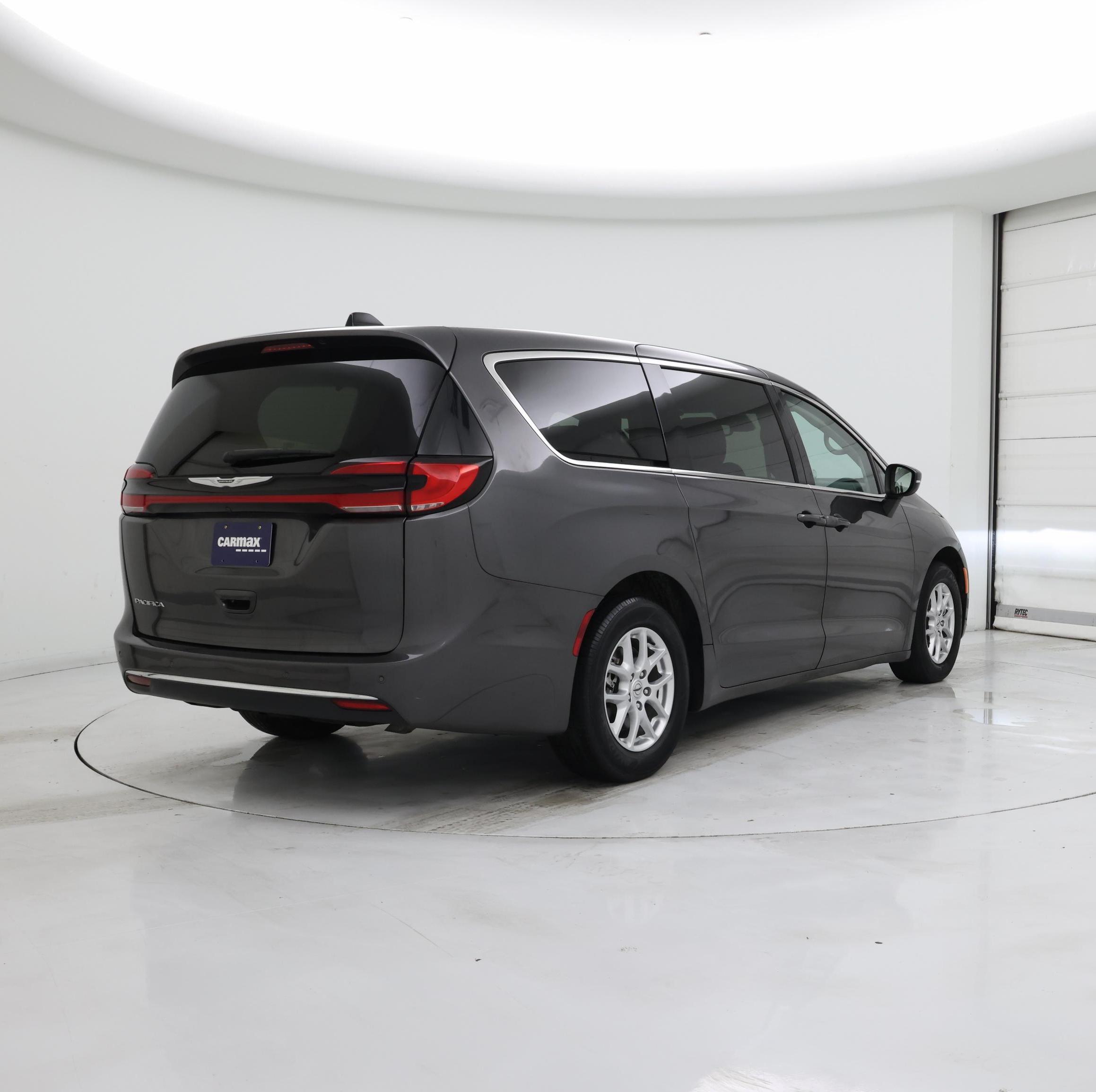 Thumbnail: 2023 Chrysler Pacifica - 8