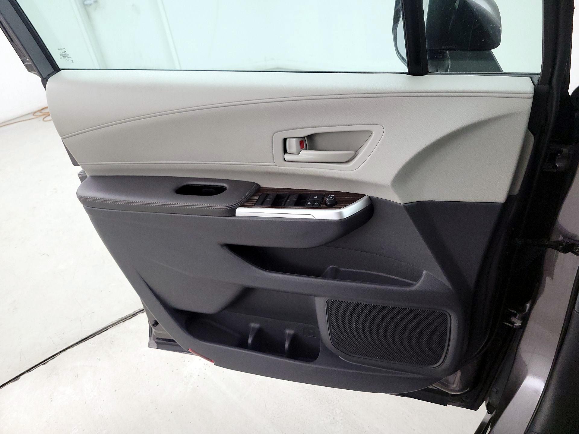 Thumbnail: 2024 Toyota Sienna - 12