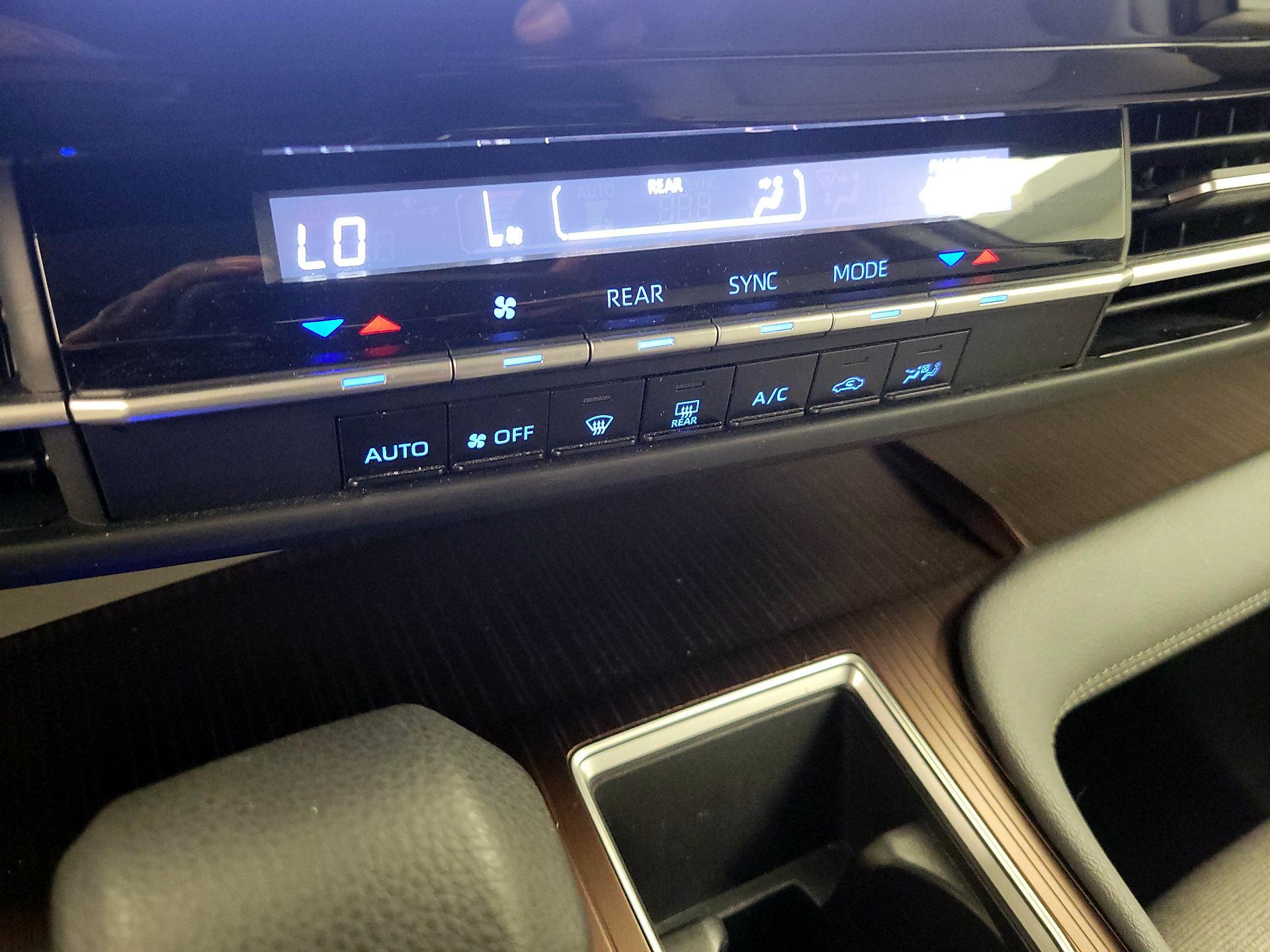 Thumbnail: 2024 Toyota Sienna - 16