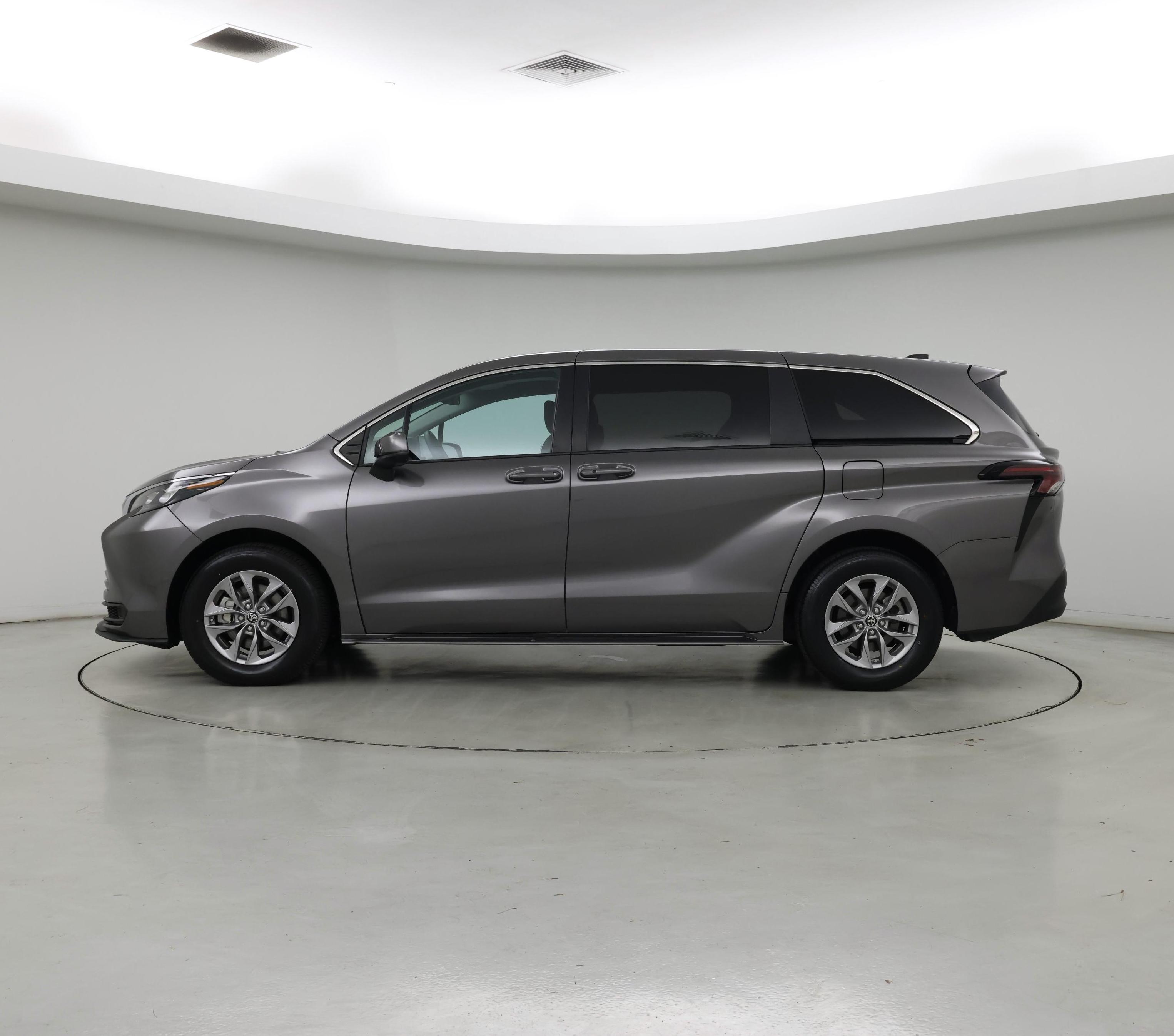 Thumbnail: 2024 Toyota Sienna - 3