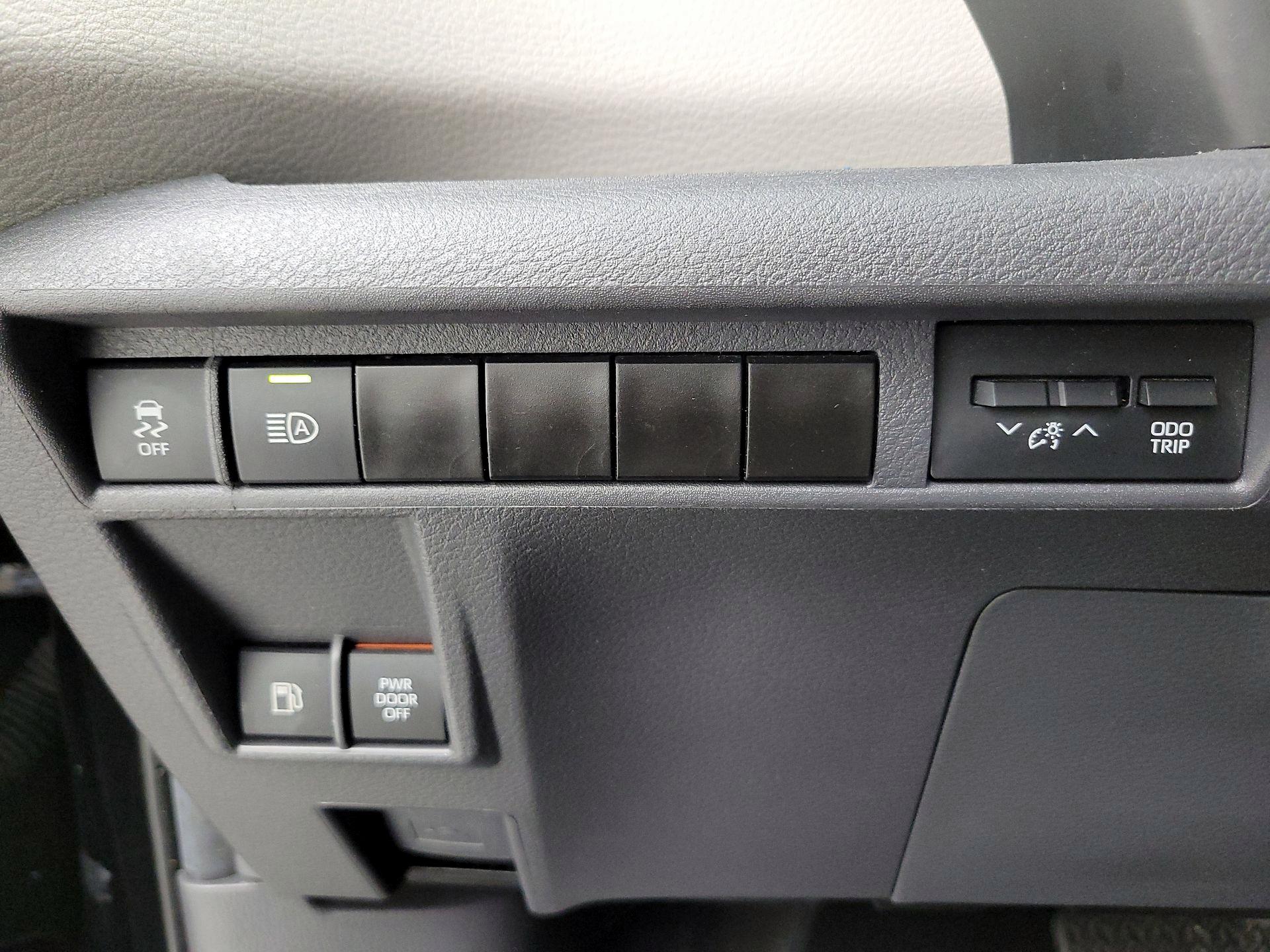 Thumbnail: 2024 Toyota Sienna - 13