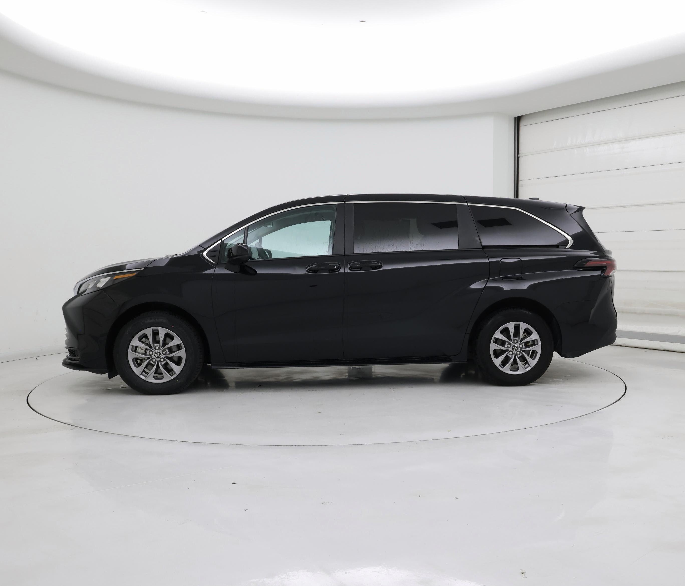 Thumbnail: 2024 Toyota Sienna - 3
