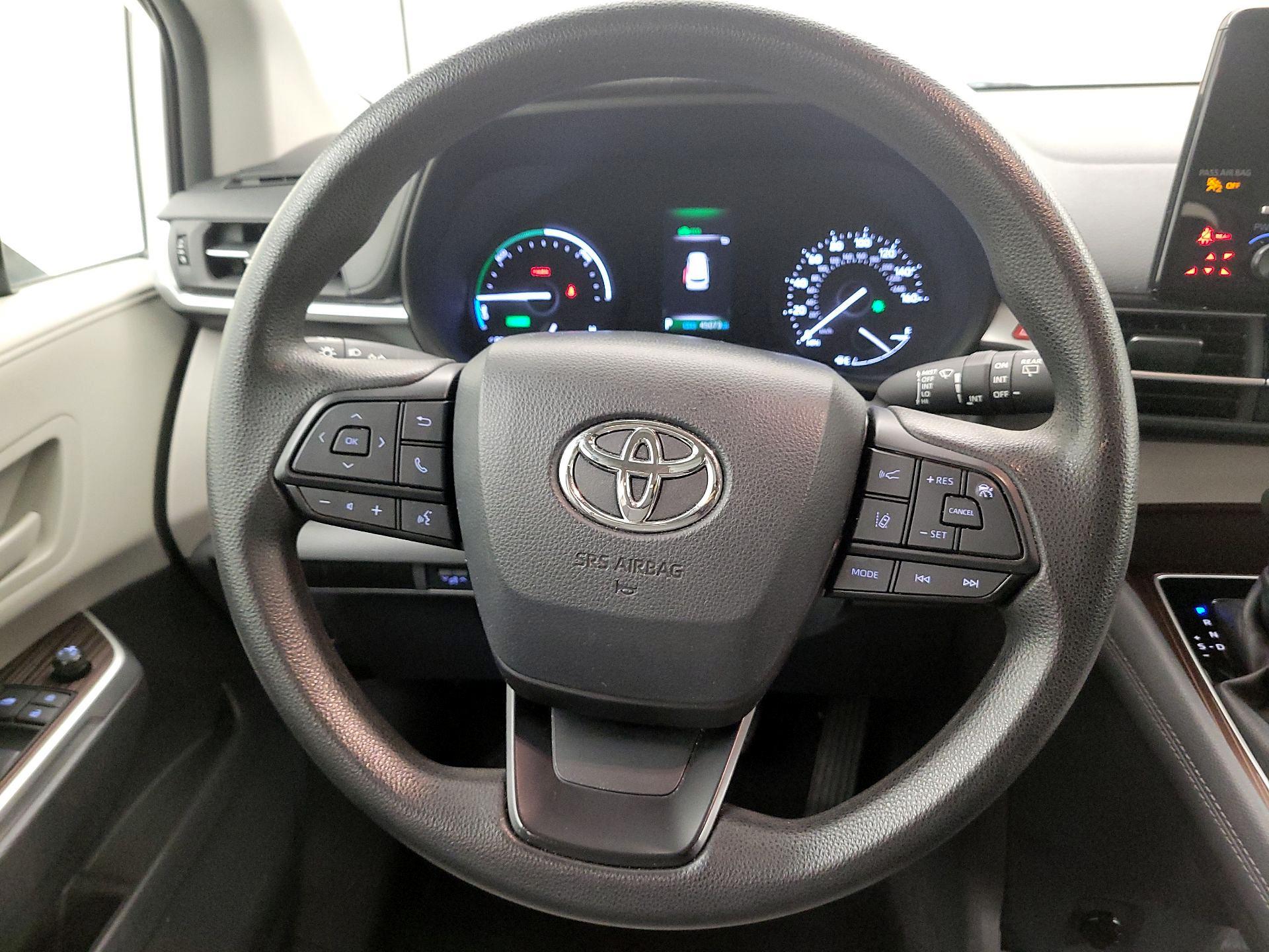 Thumbnail: 2024 Toyota Sienna - 10