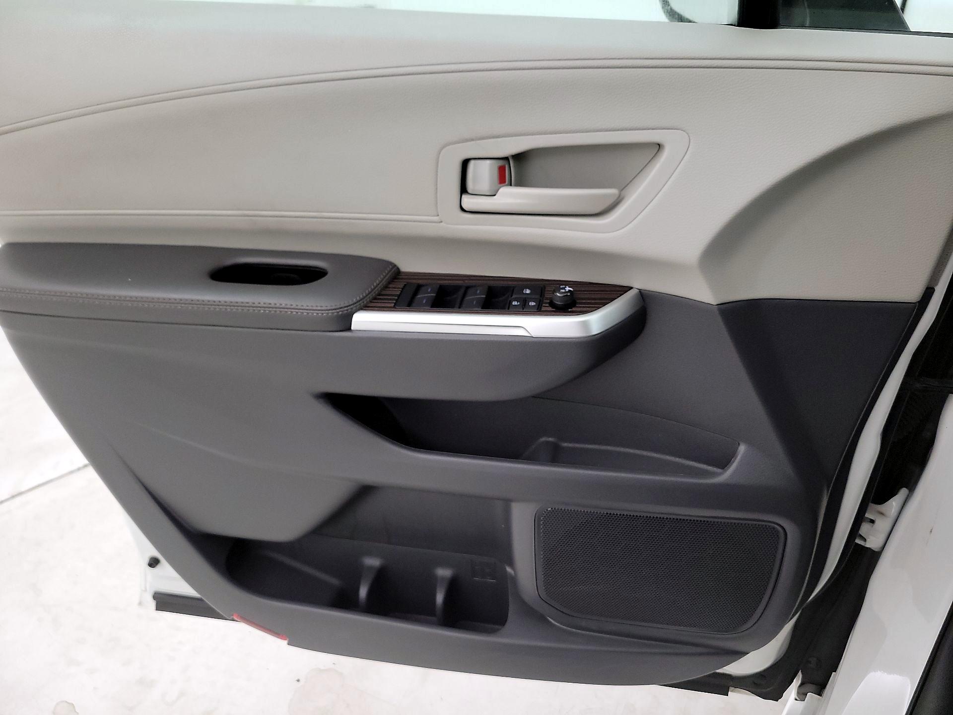 Thumbnail: 2024 Toyota Sienna - 12