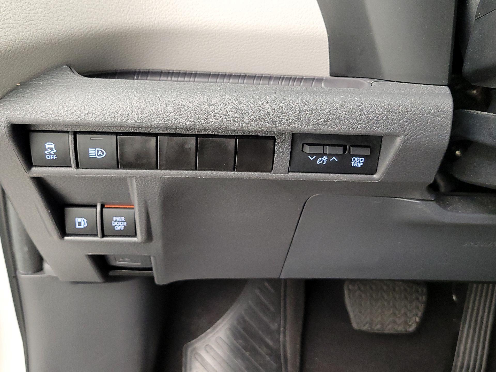 Thumbnail: 2024 Toyota Sienna - 13