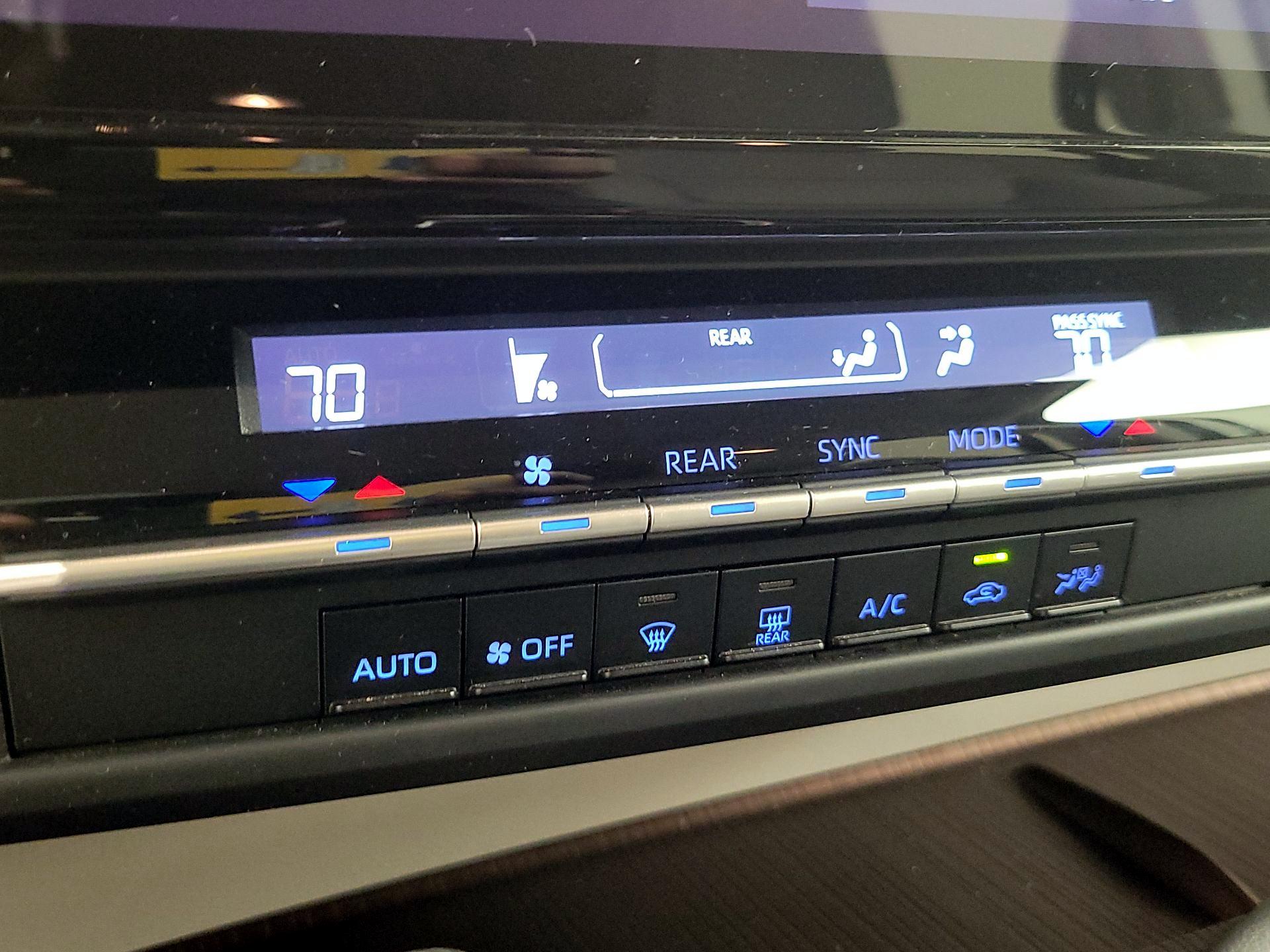 Thumbnail: 2024 Toyota Sienna - 16