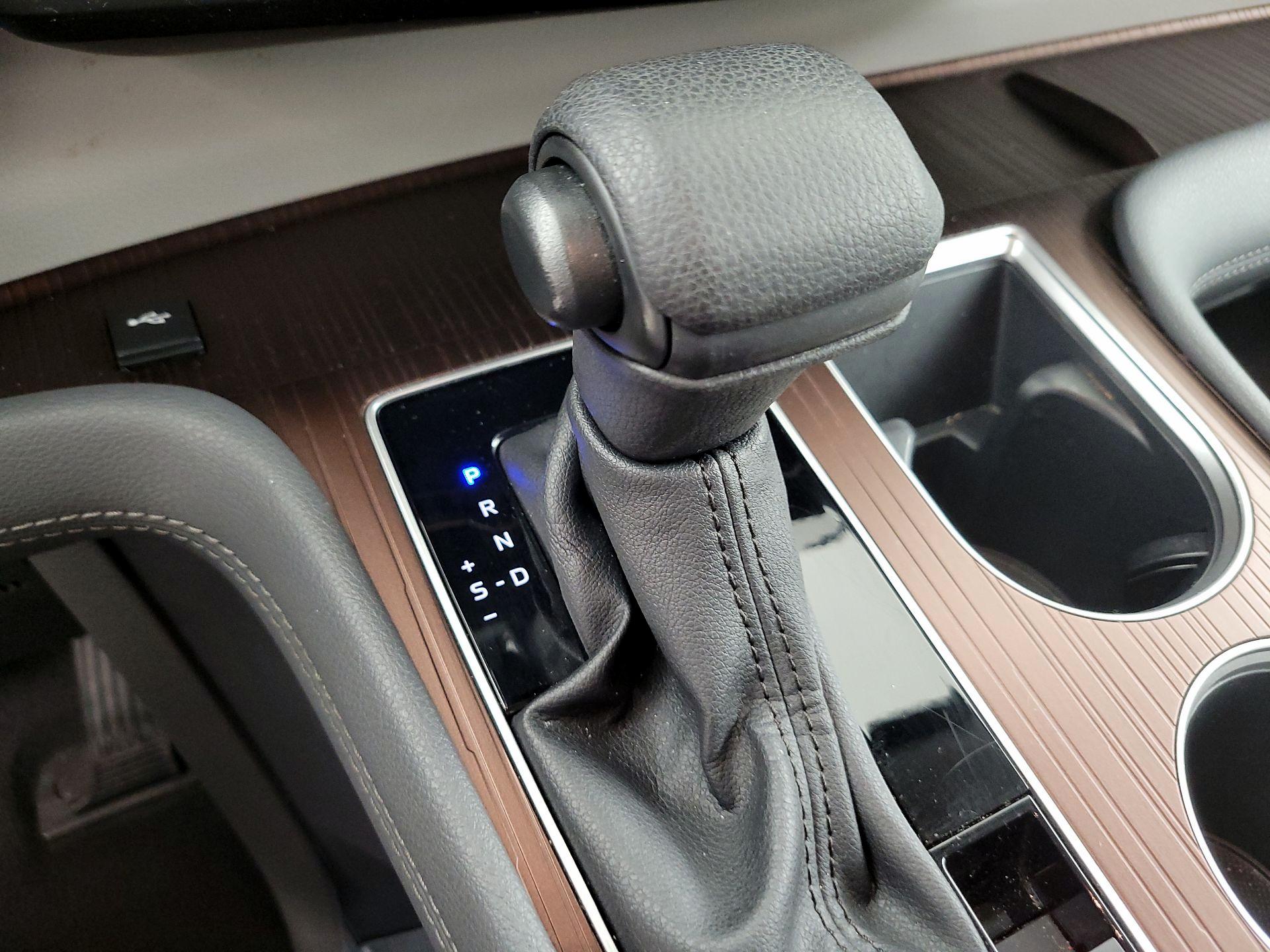 Thumbnail: 2024 Toyota Sienna - 17