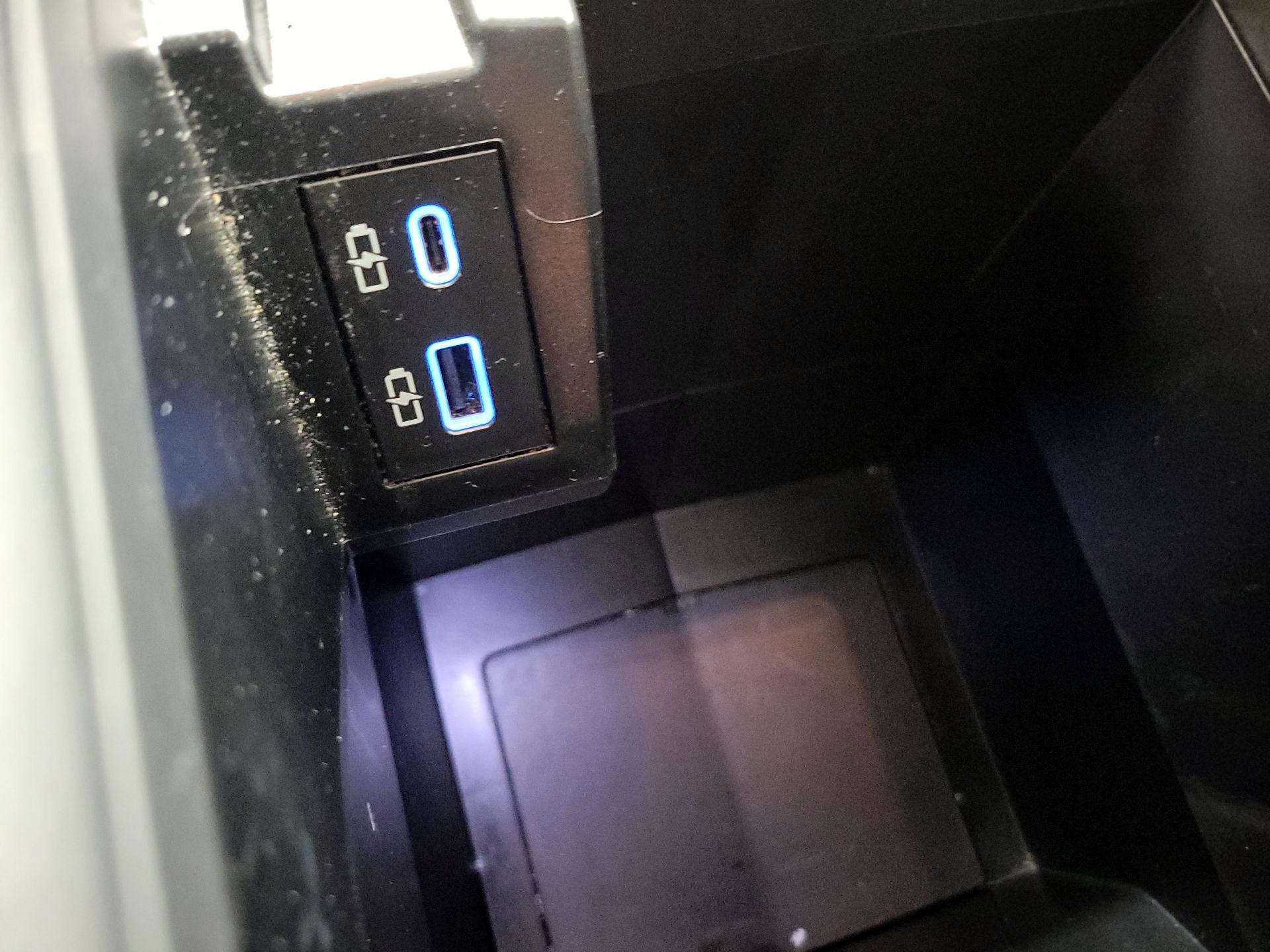 Thumbnail: 2024 Toyota Sienna - 18