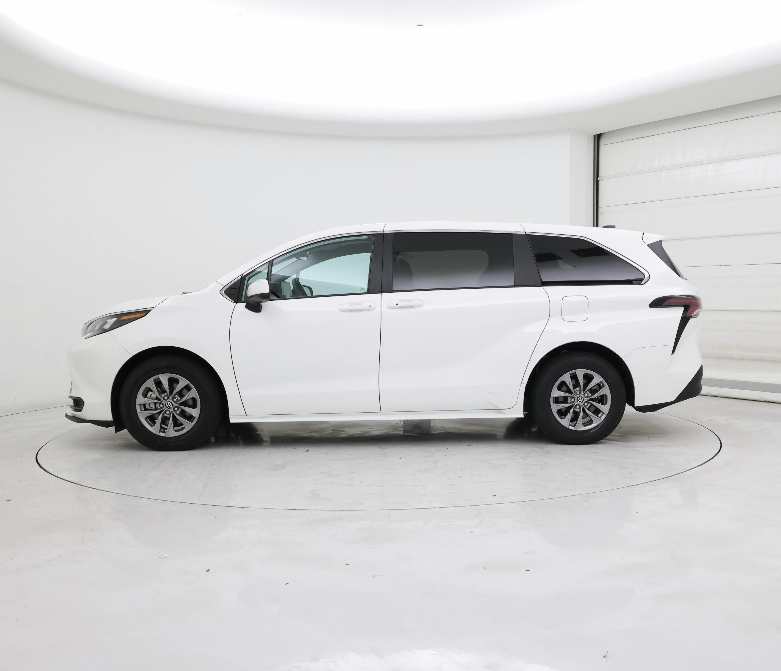 Thumbnail: 2024 Toyota Sienna - 3