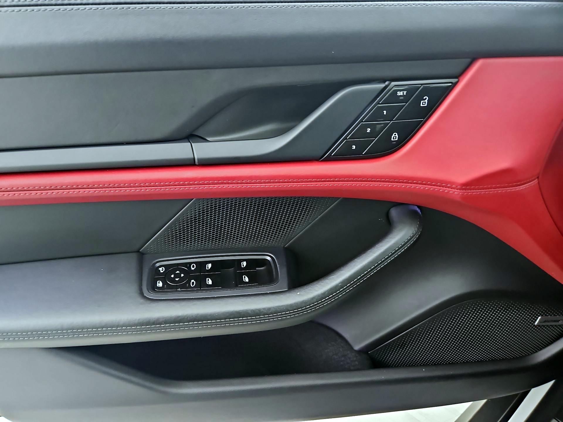 Thumbnail: 2021 Porsche Taycan - 12