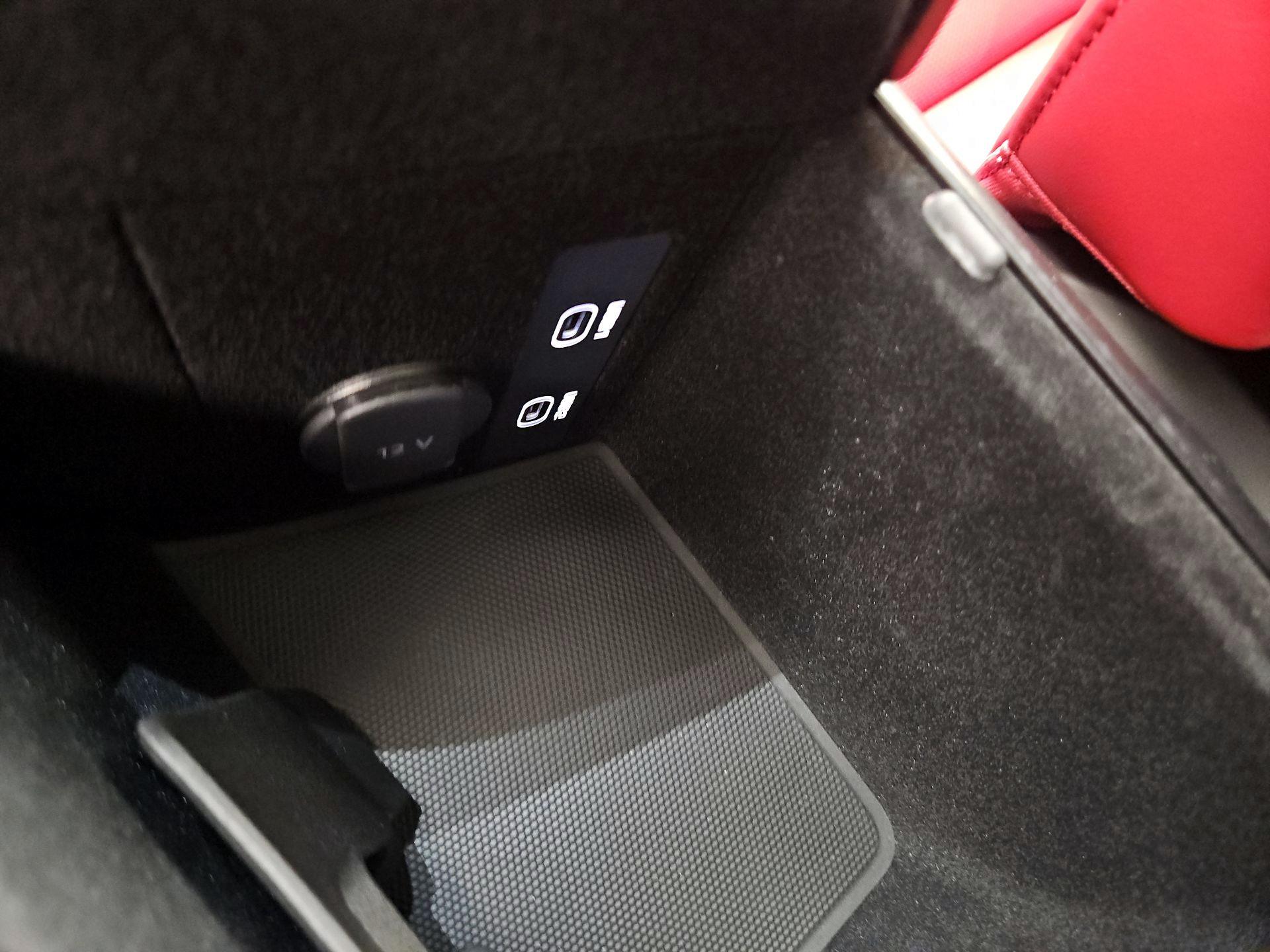 Thumbnail: 2021 Porsche Taycan - 19