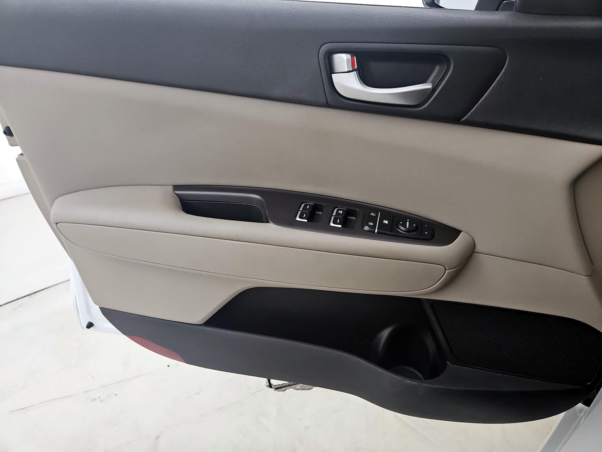 Thumbnail: 2017 Kia Optima - 12