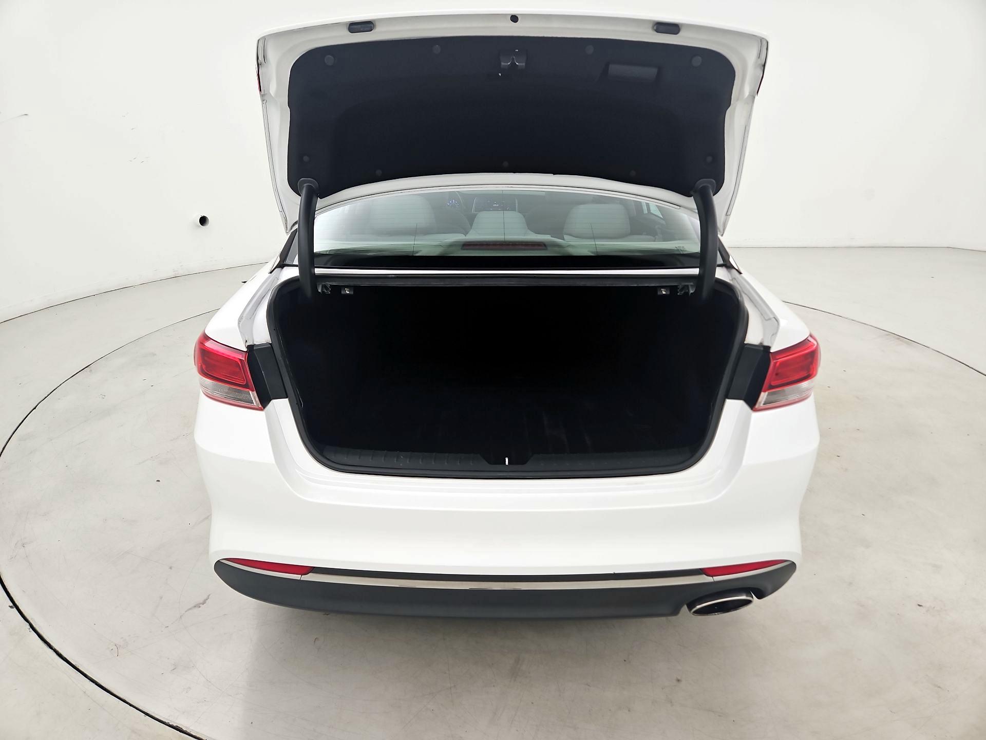 Thumbnail: 2017 Kia Optima - 20