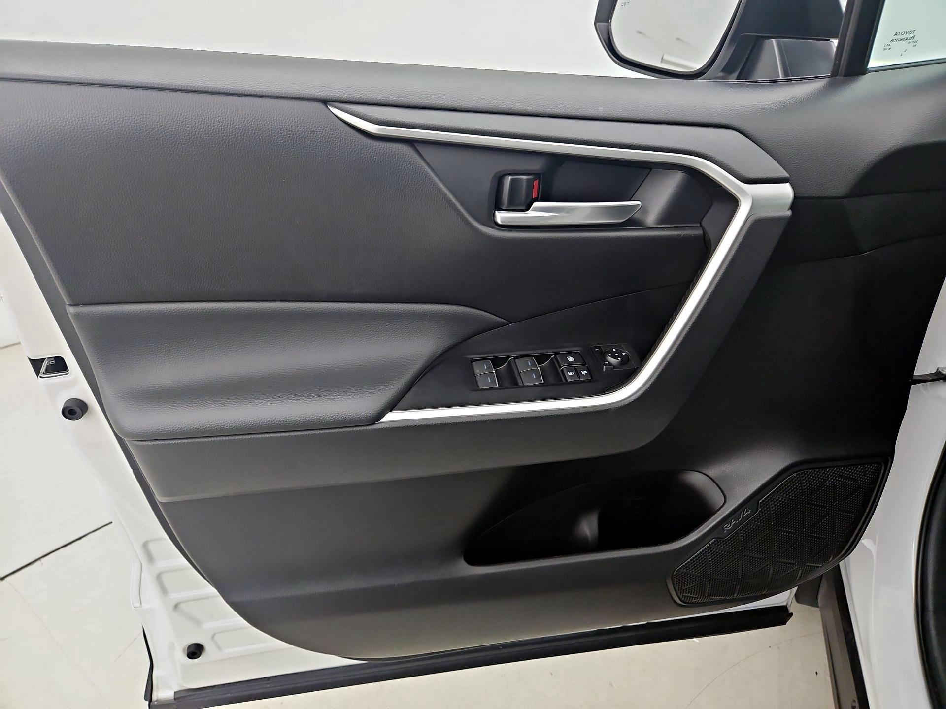 Thumbnail: 2023 Toyota RAV4 - 12