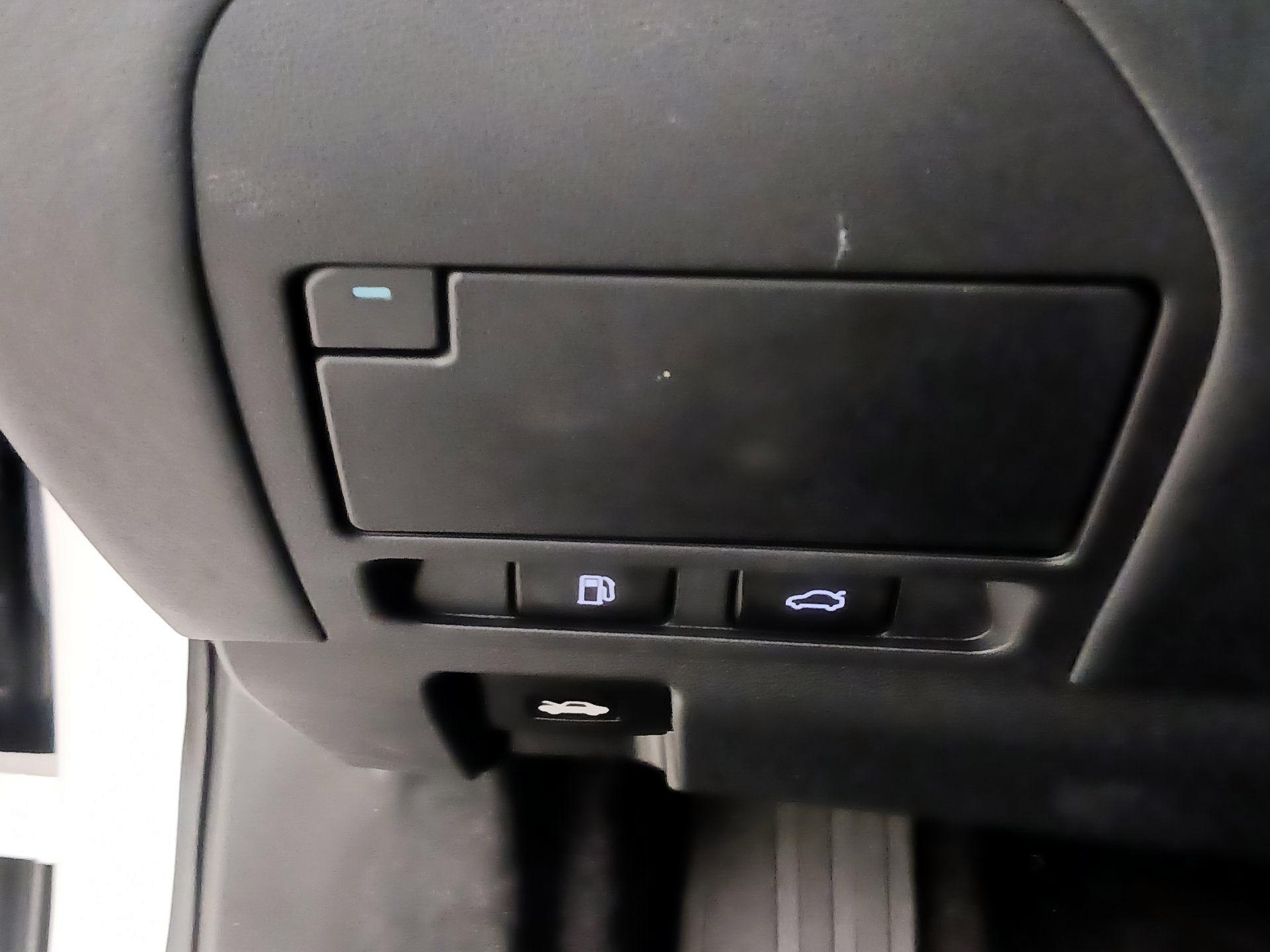 Thumbnail: 2020 Lexus LS - 13