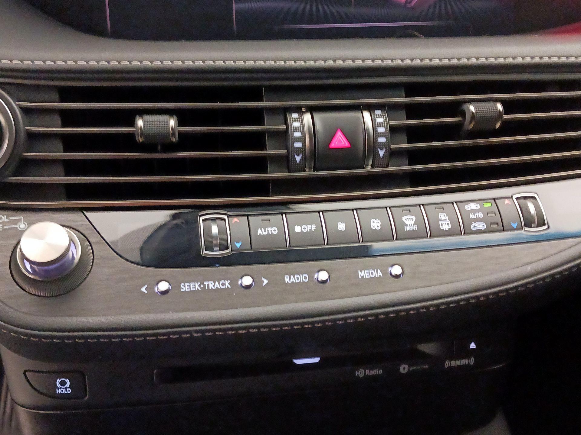 Thumbnail: 2020 Lexus LS - 17