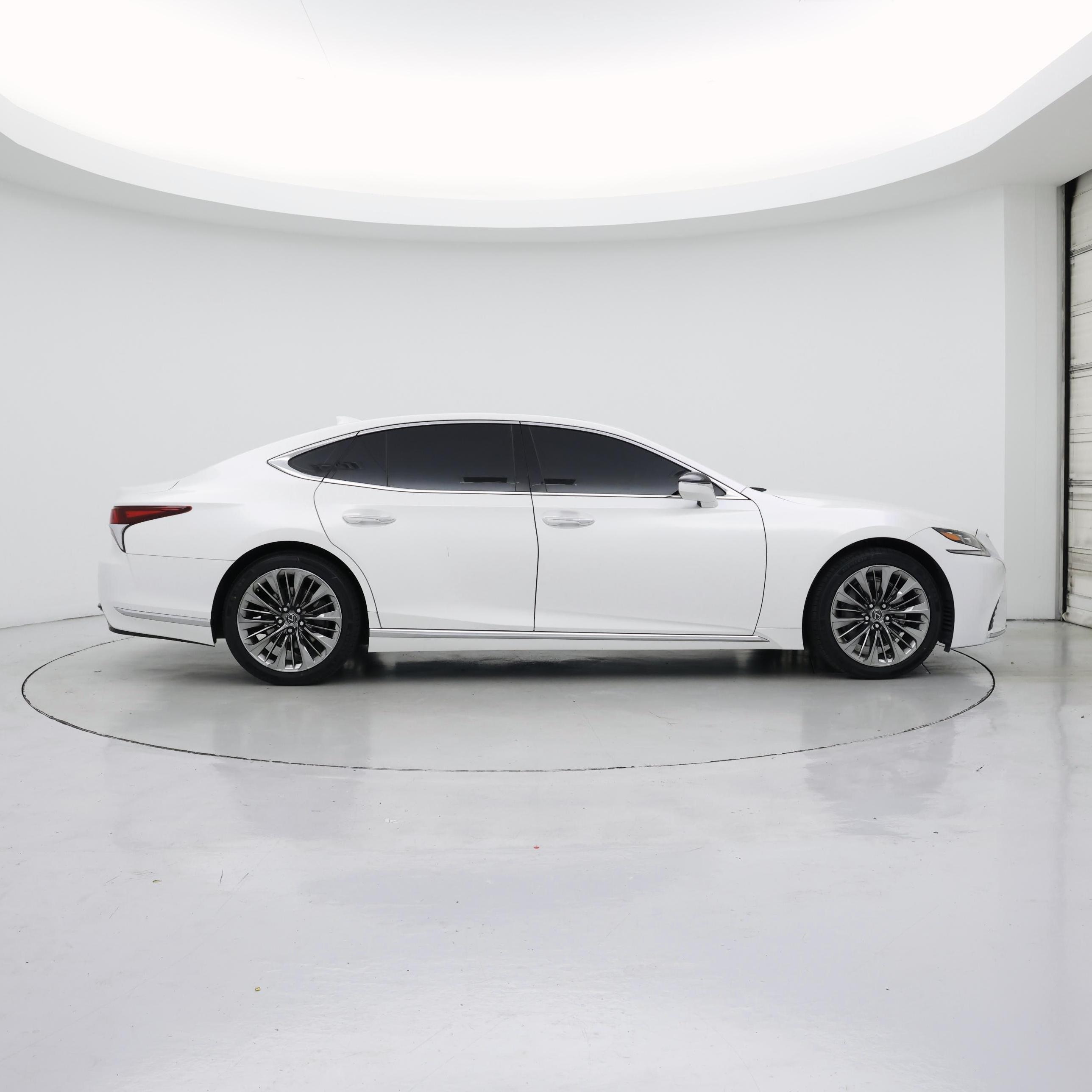 Thumbnail: 2020 Lexus LS - 7
