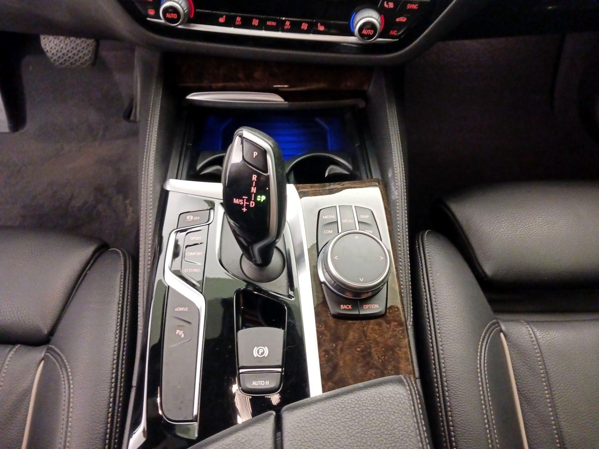 Thumbnail: 2020 BMW 5 Series - 18