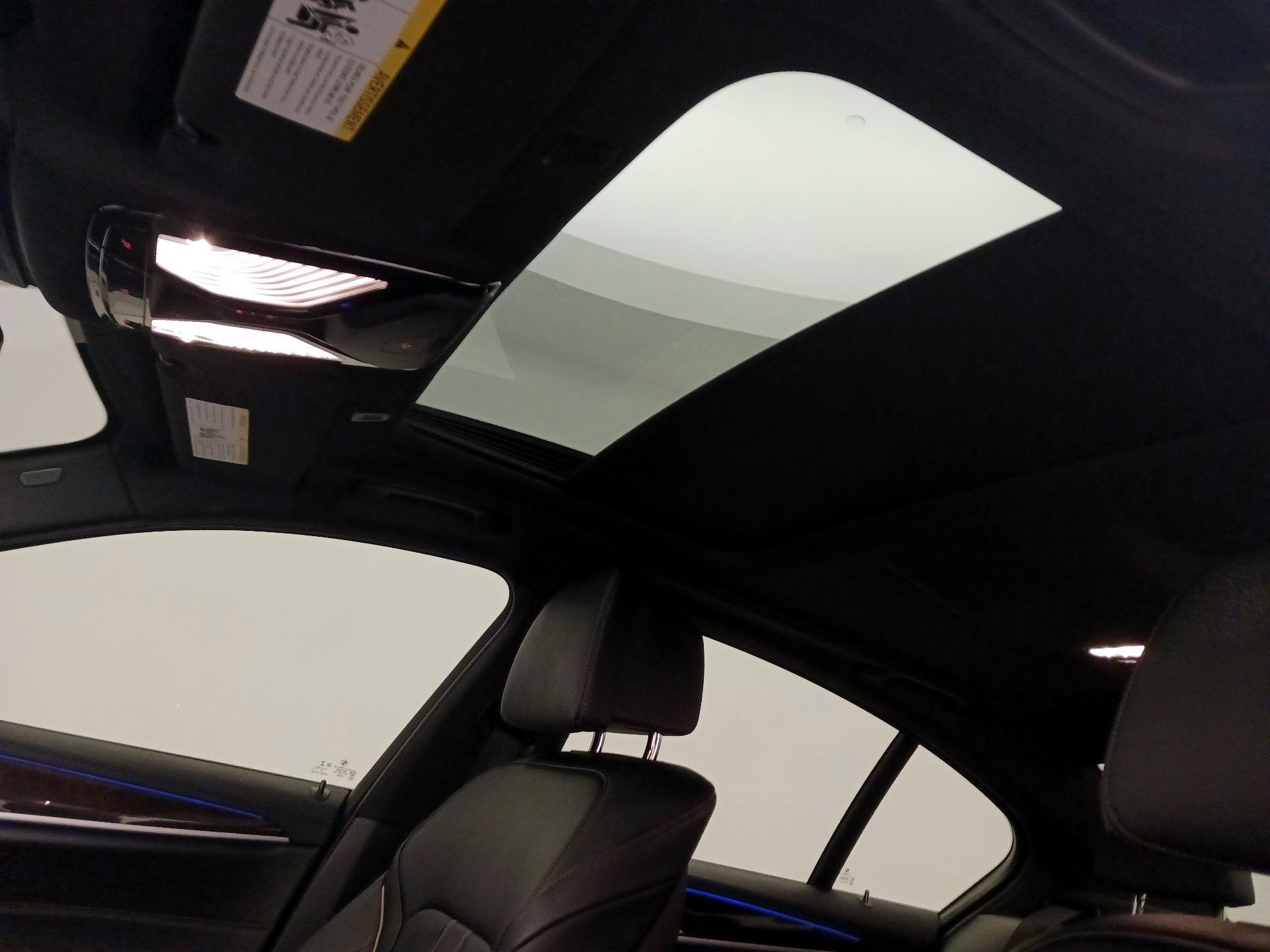 Thumbnail: 2020 BMW 5 Series - 20