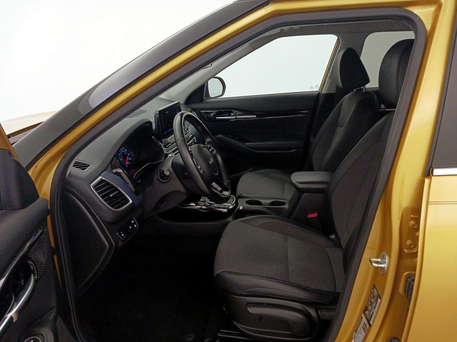 Thumbnail: 2023 Kia Seltos - 11