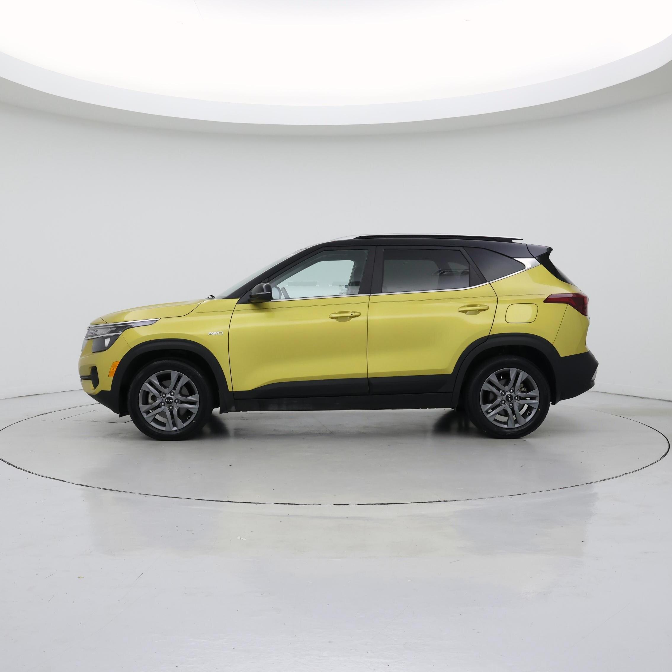 Thumbnail: 2023 Kia Seltos - 3