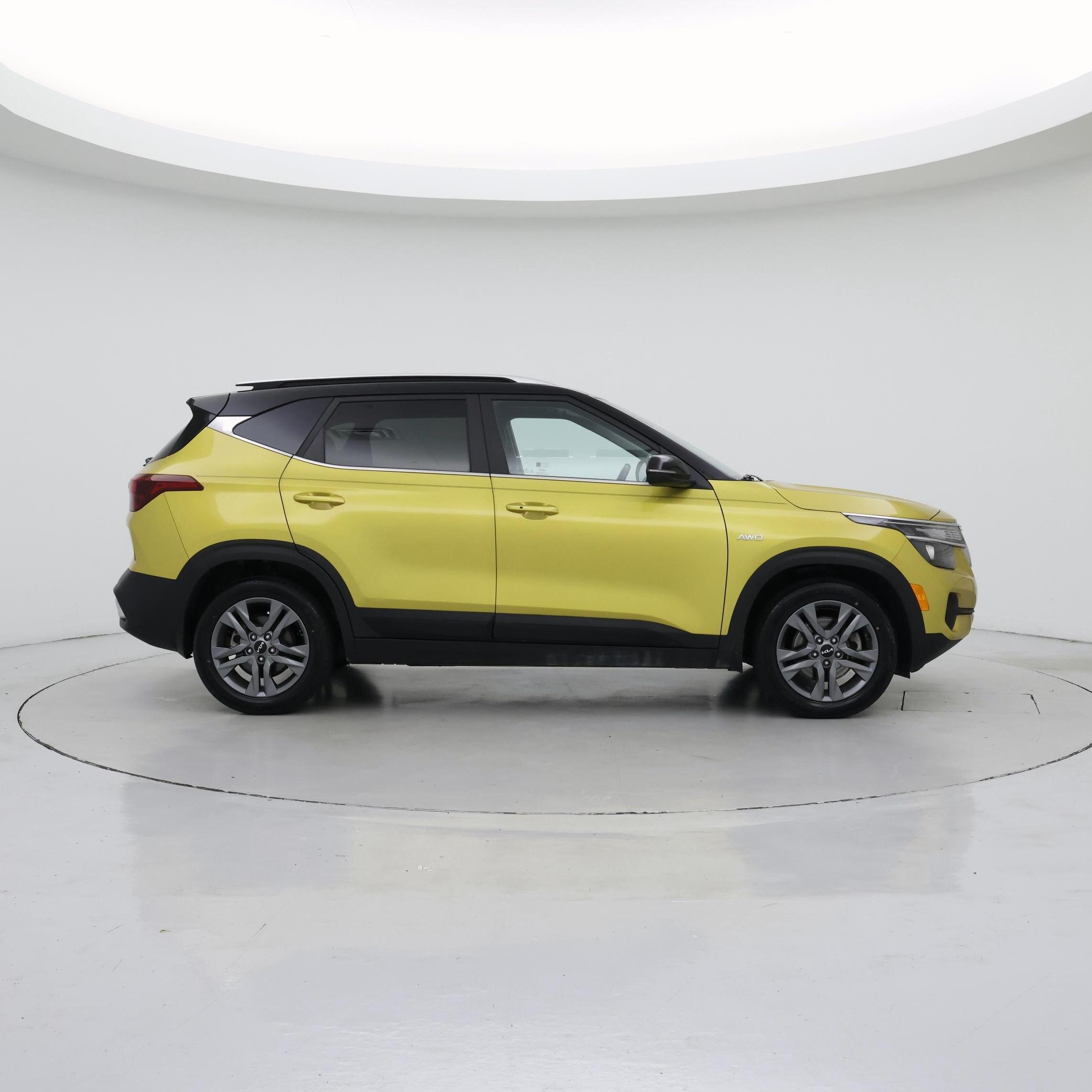 Thumbnail: 2023 Kia Seltos - 7