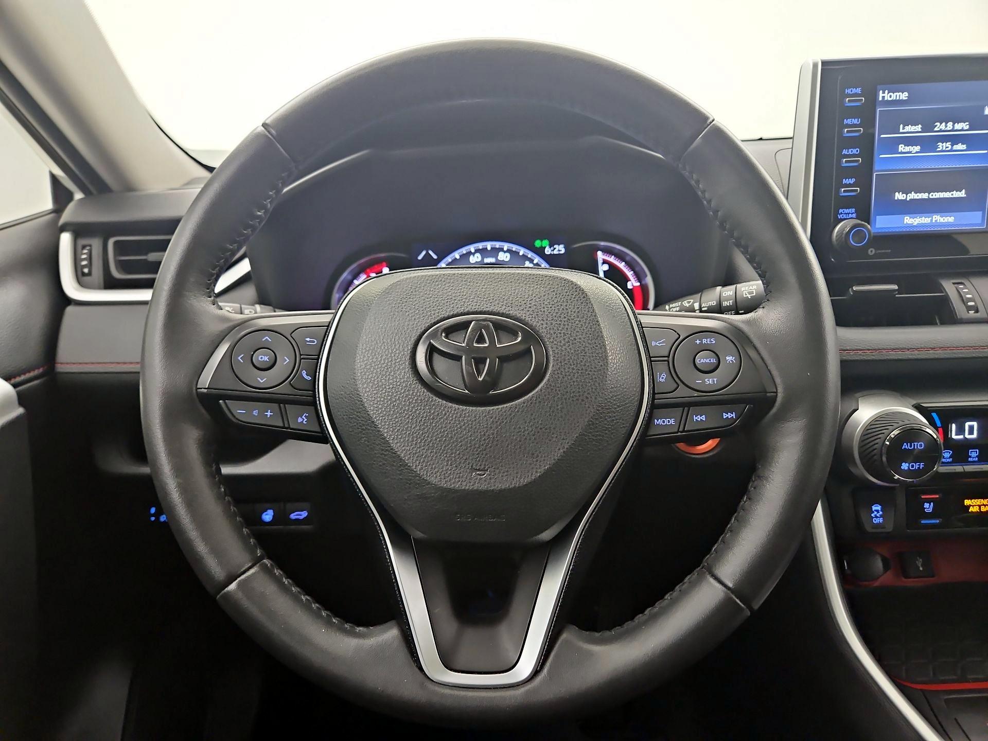 Thumbnail: 2021 Toyota RAV4 - 10