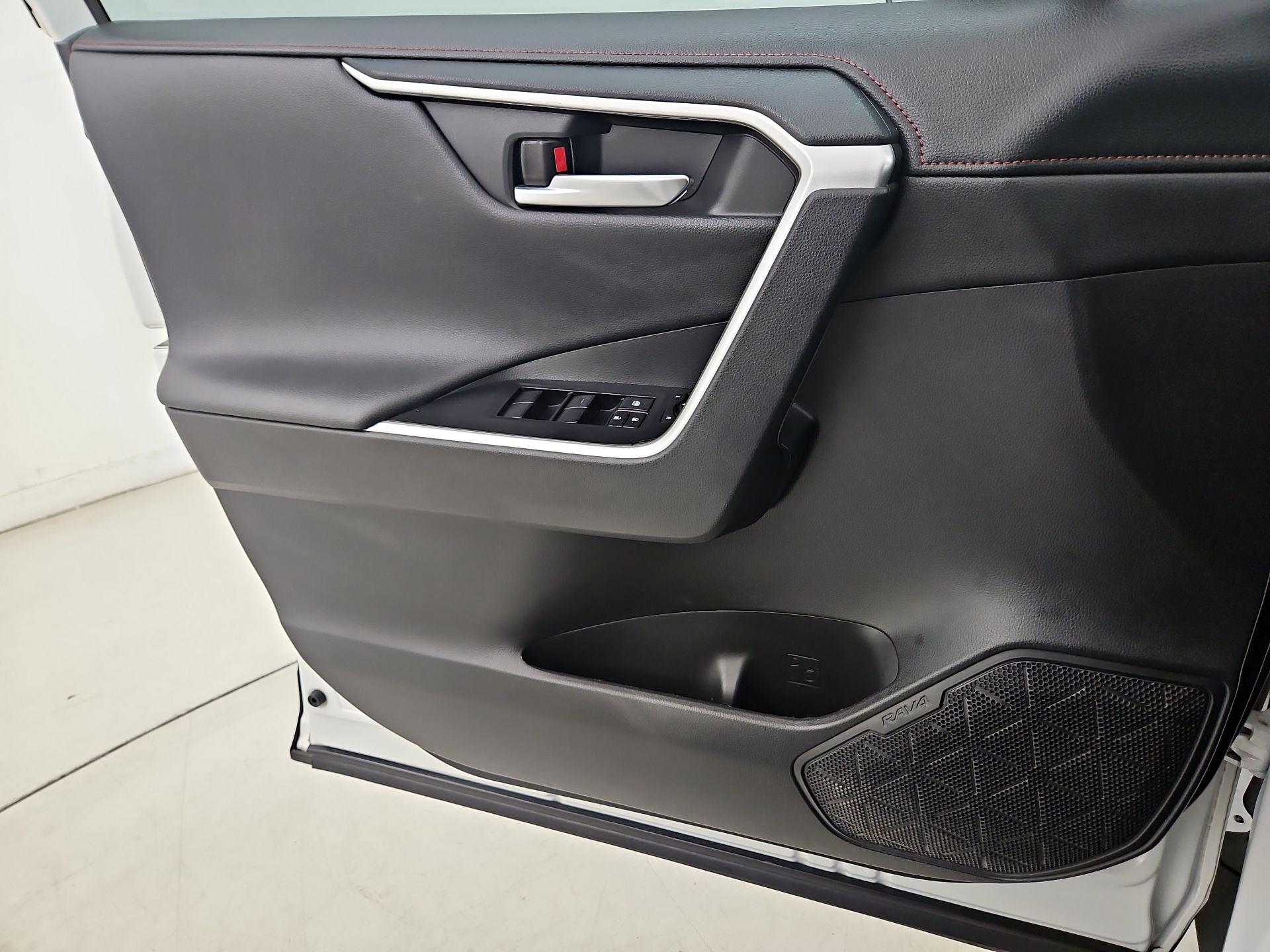 Thumbnail: 2021 Toyota RAV4 - 12