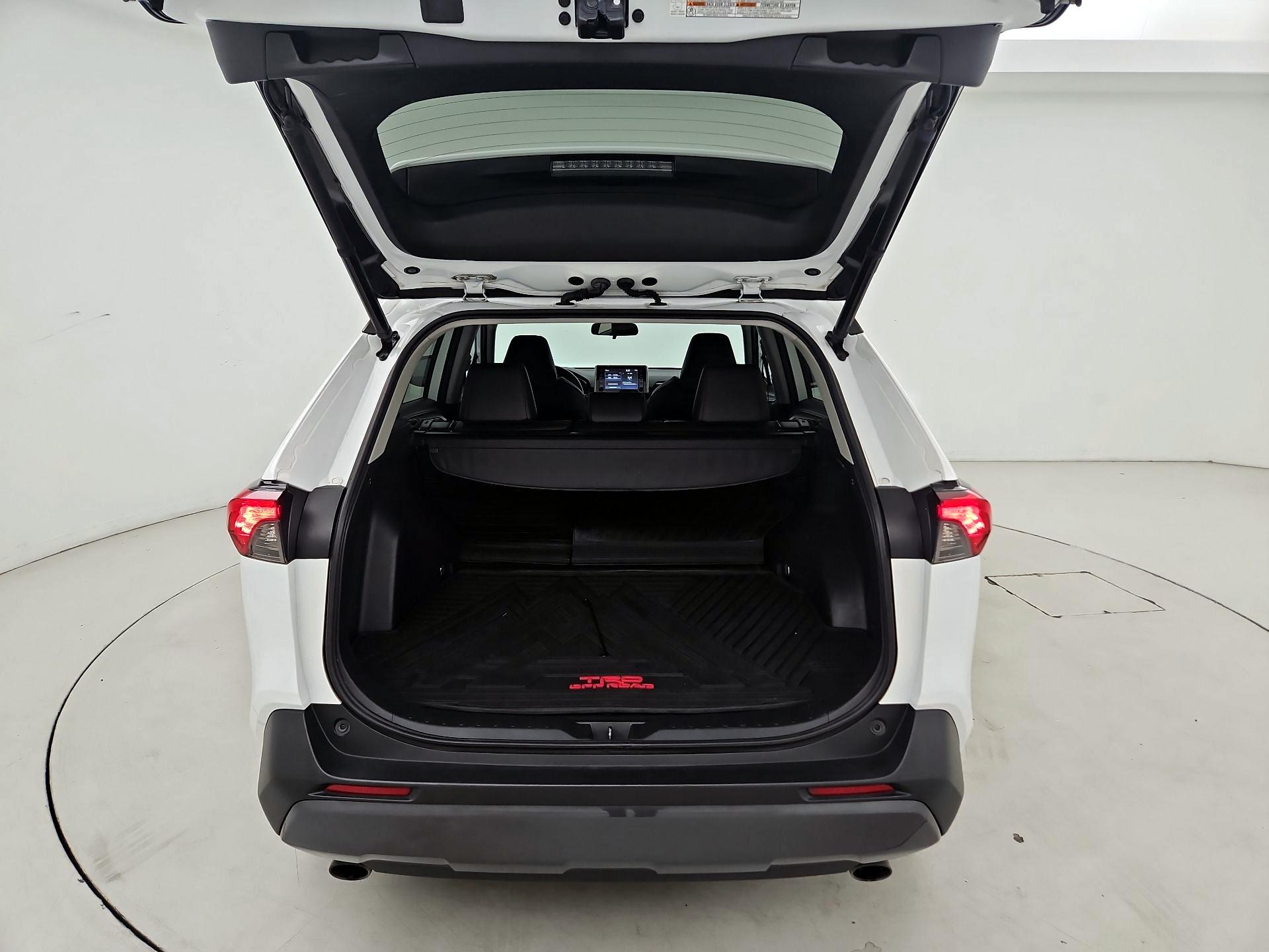 Thumbnail: 2021 Toyota RAV4 - 20